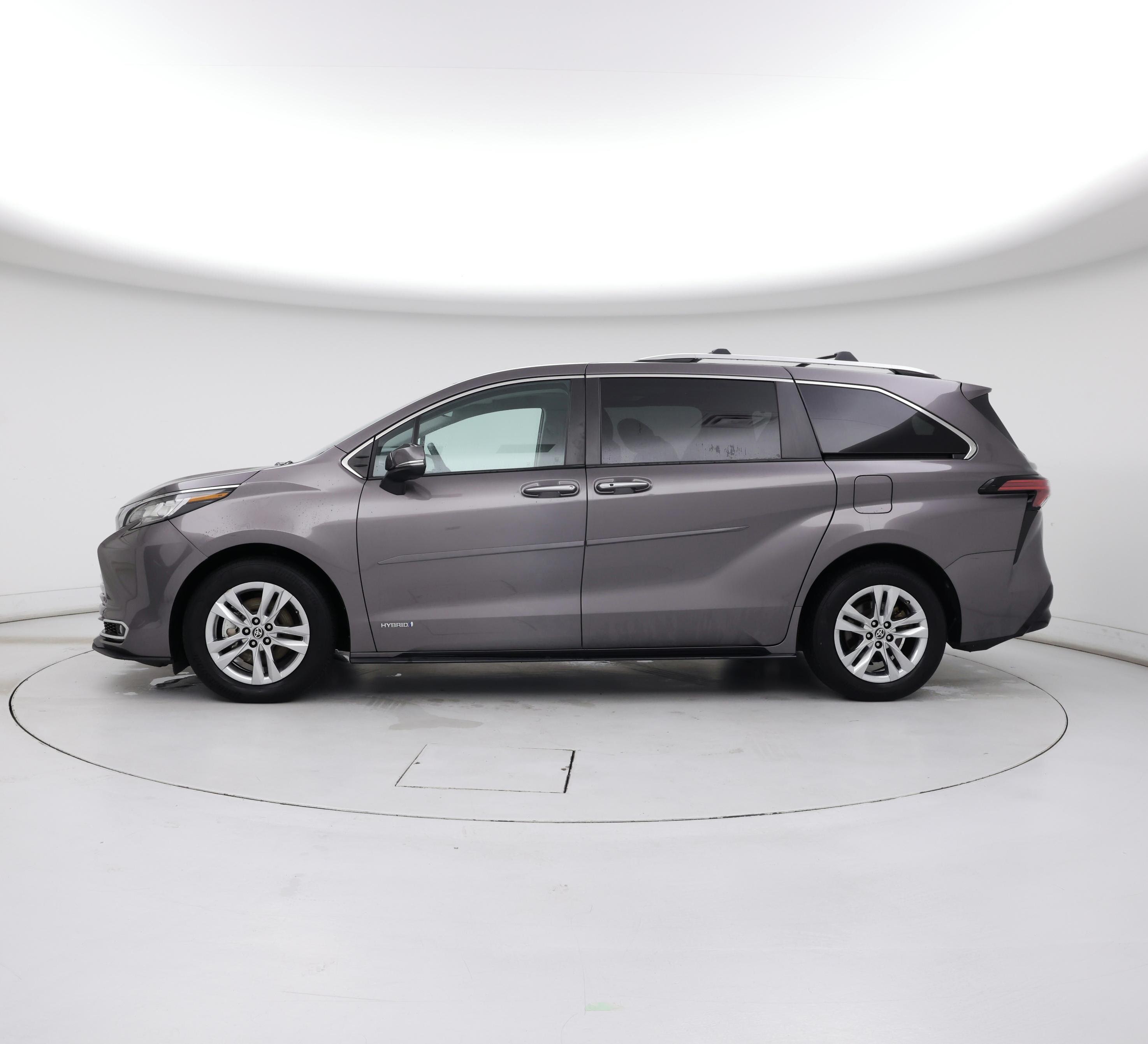 Thumbnail: 2021 Toyota Sienna - 3