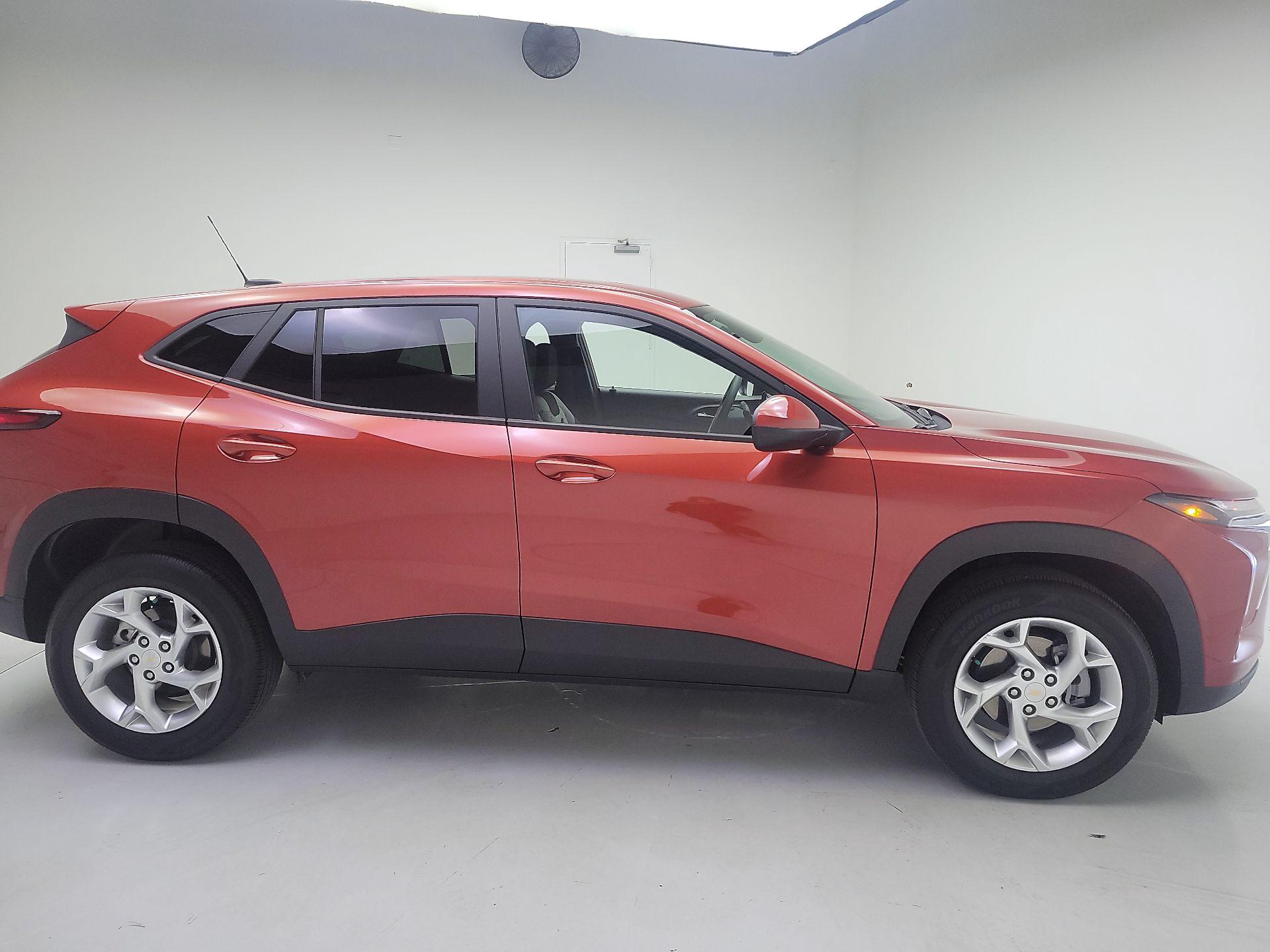 Thumbnail: 2024 Chevrolet Trax - 4