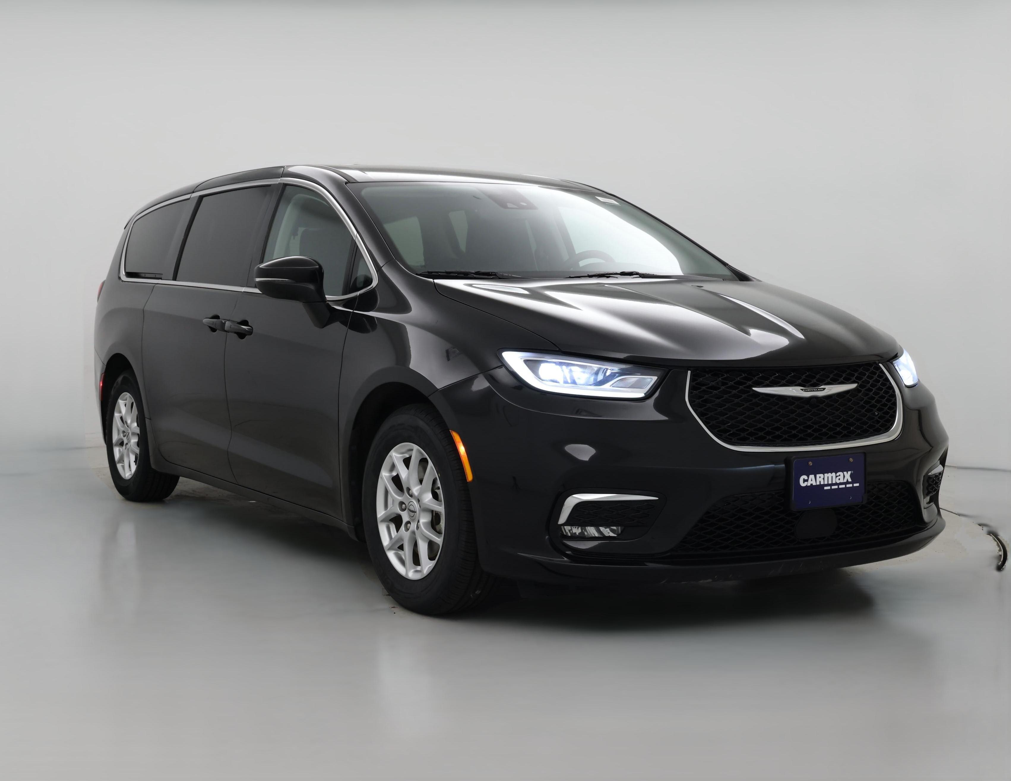 Thumbnail: 2023 Chrysler Pacifica - 1