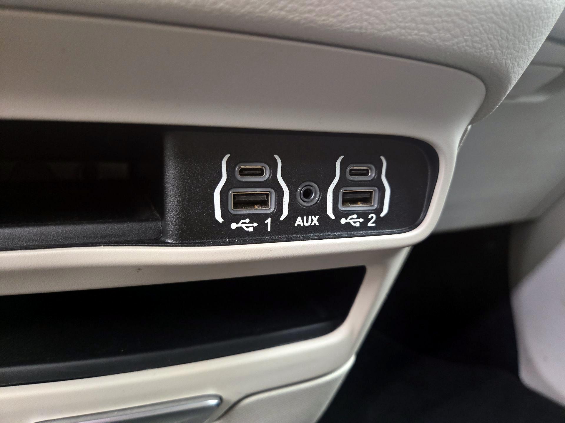 Thumbnail: 2023 Chrysler Pacifica - 18