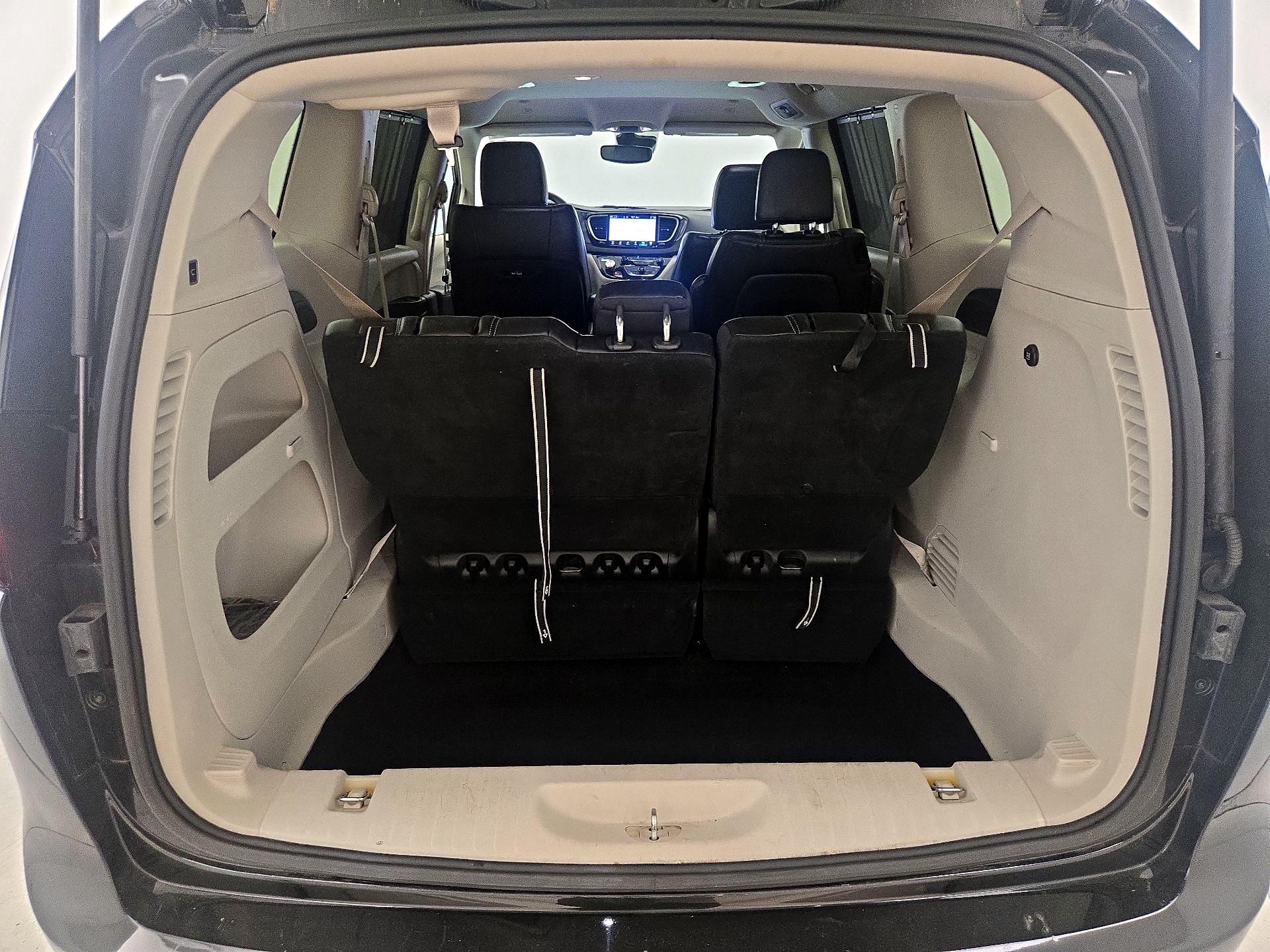 Thumbnail: 2023 Chrysler Pacifica - 19