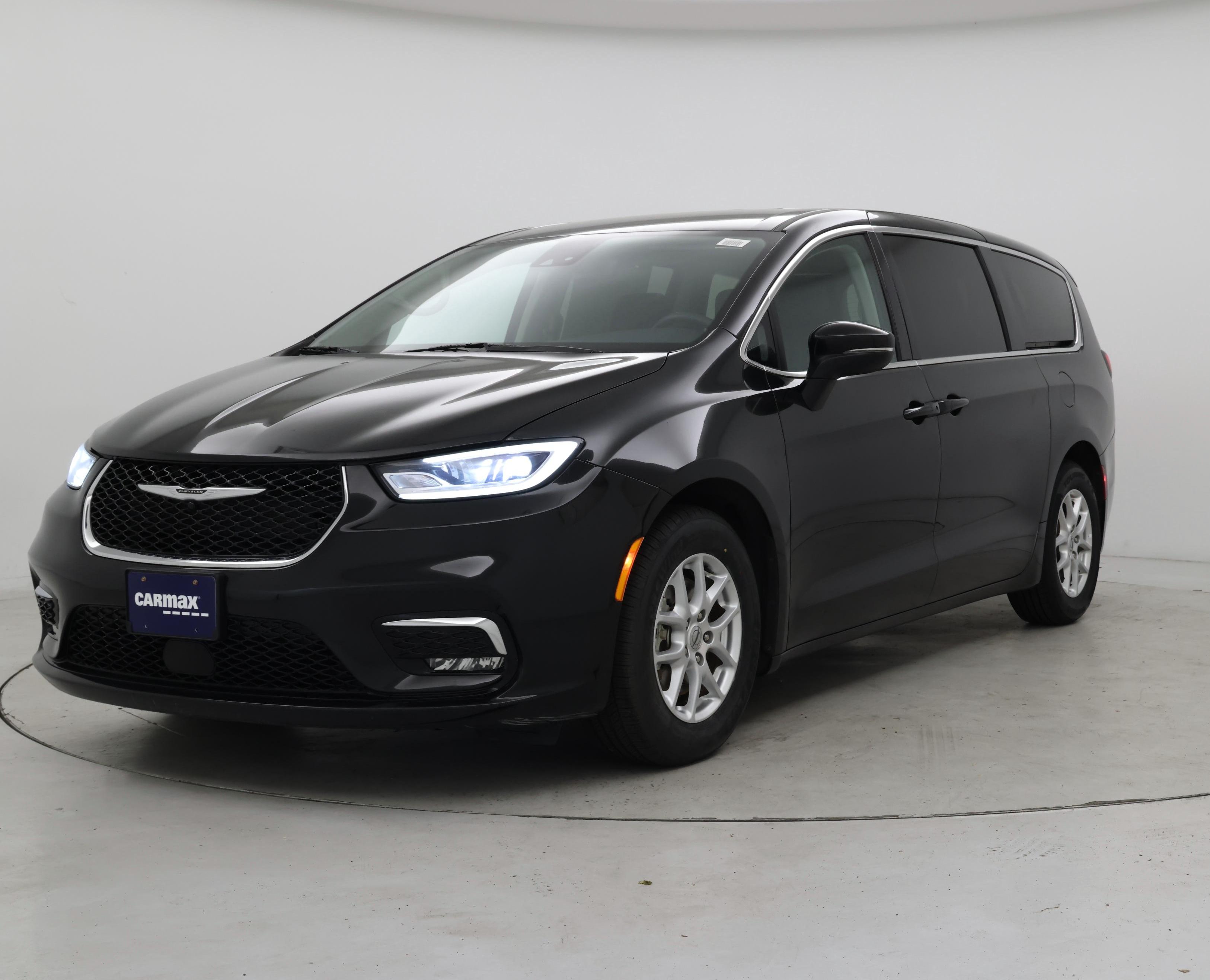 Thumbnail: 2023 Chrysler Pacifica - 4