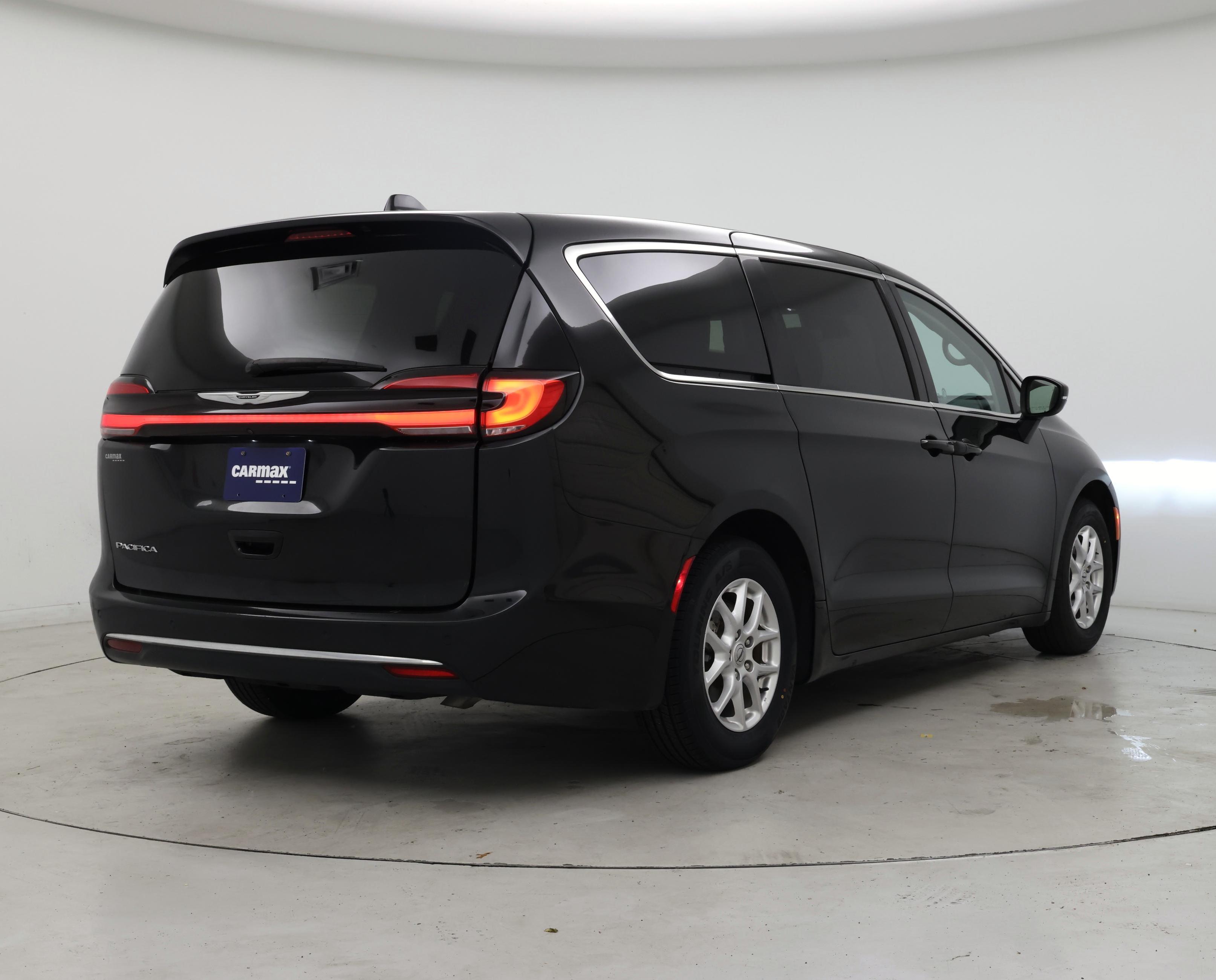 Thumbnail: 2023 Chrysler Pacifica - 8