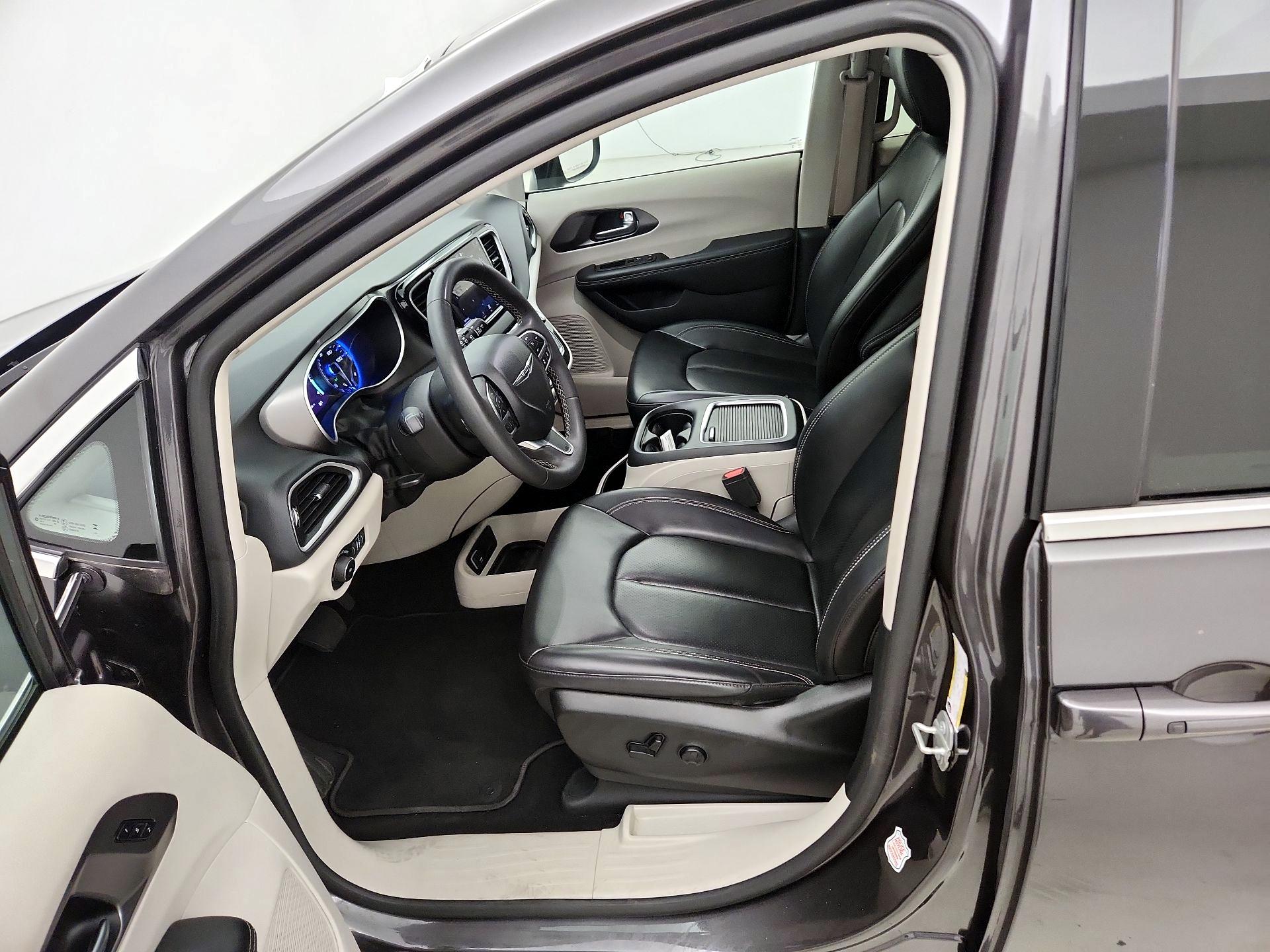 Thumbnail: 2023 Chrysler Pacifica - 11