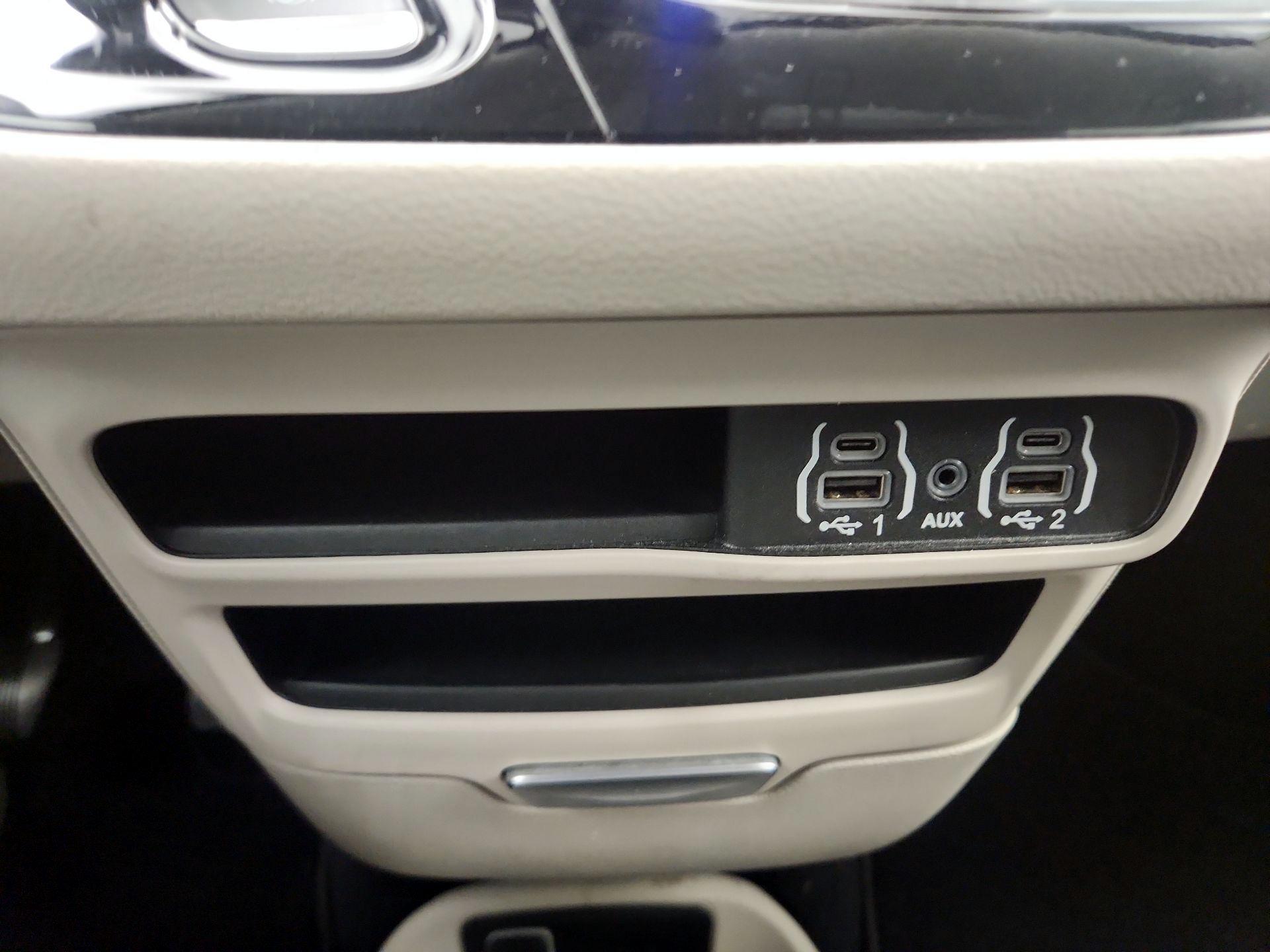 Thumbnail: 2023 Chrysler Pacifica - 18