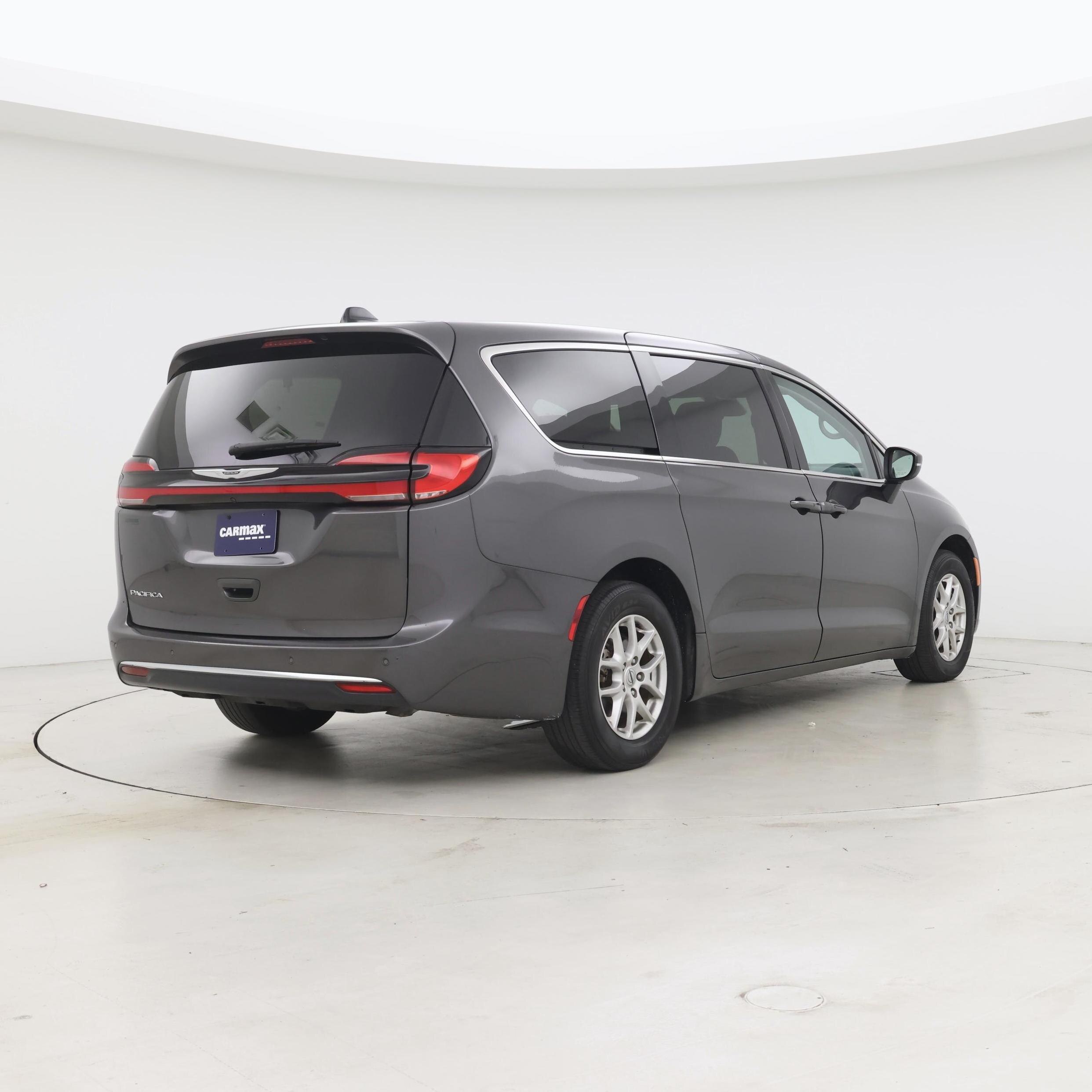 Thumbnail: 2023 Chrysler Pacifica - 8
