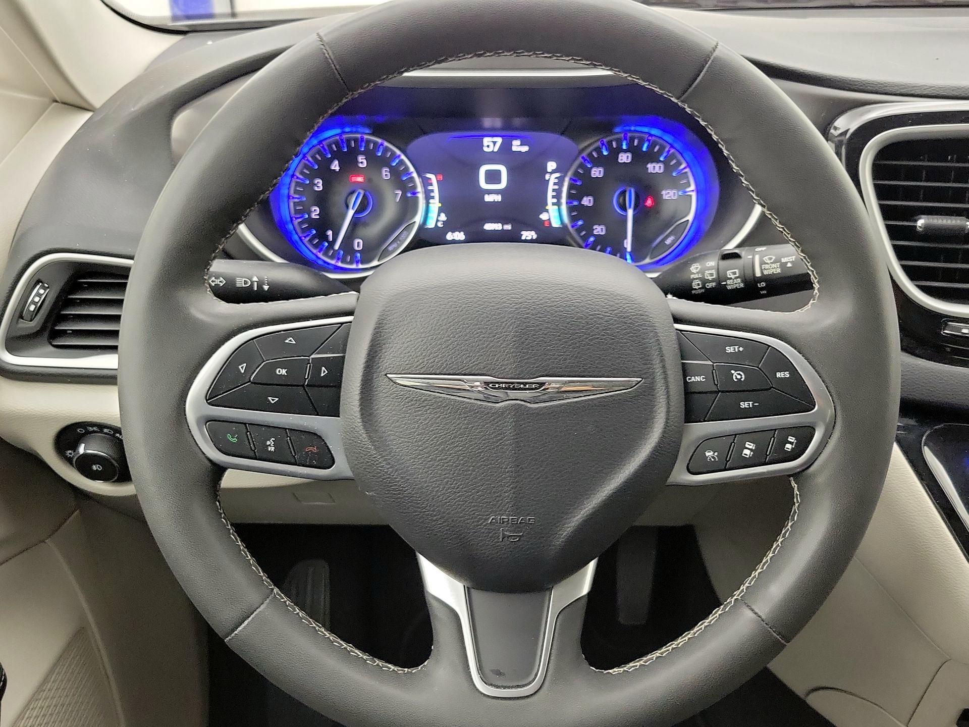 Thumbnail: 2023 Chrysler Pacifica - 10