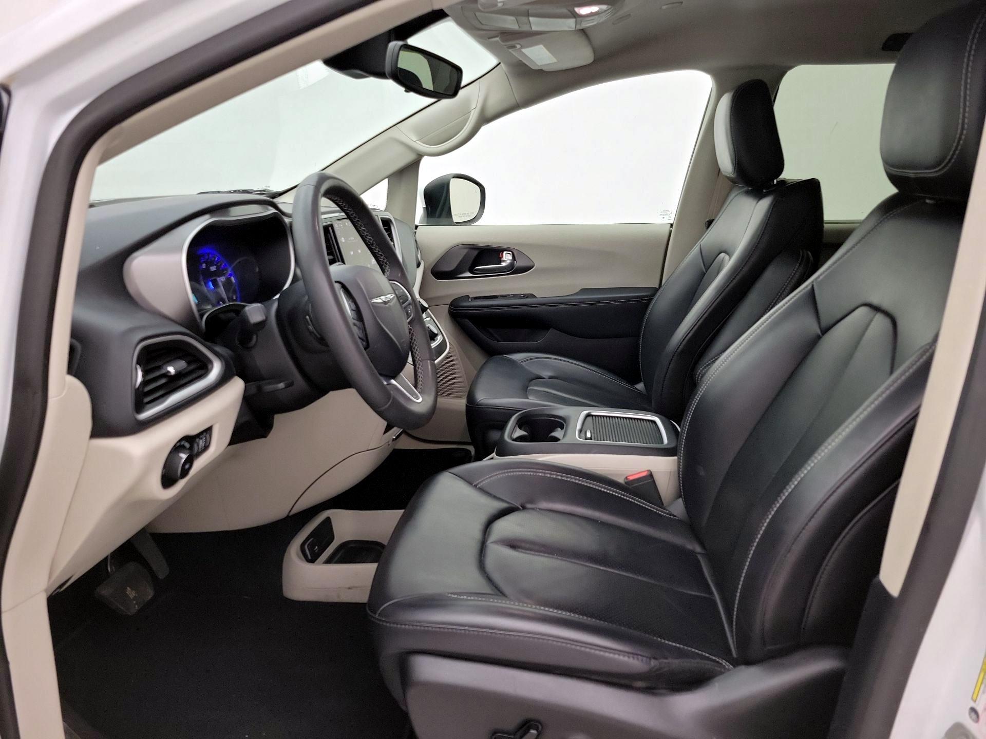 Thumbnail: 2023 Chrysler Pacifica - 11