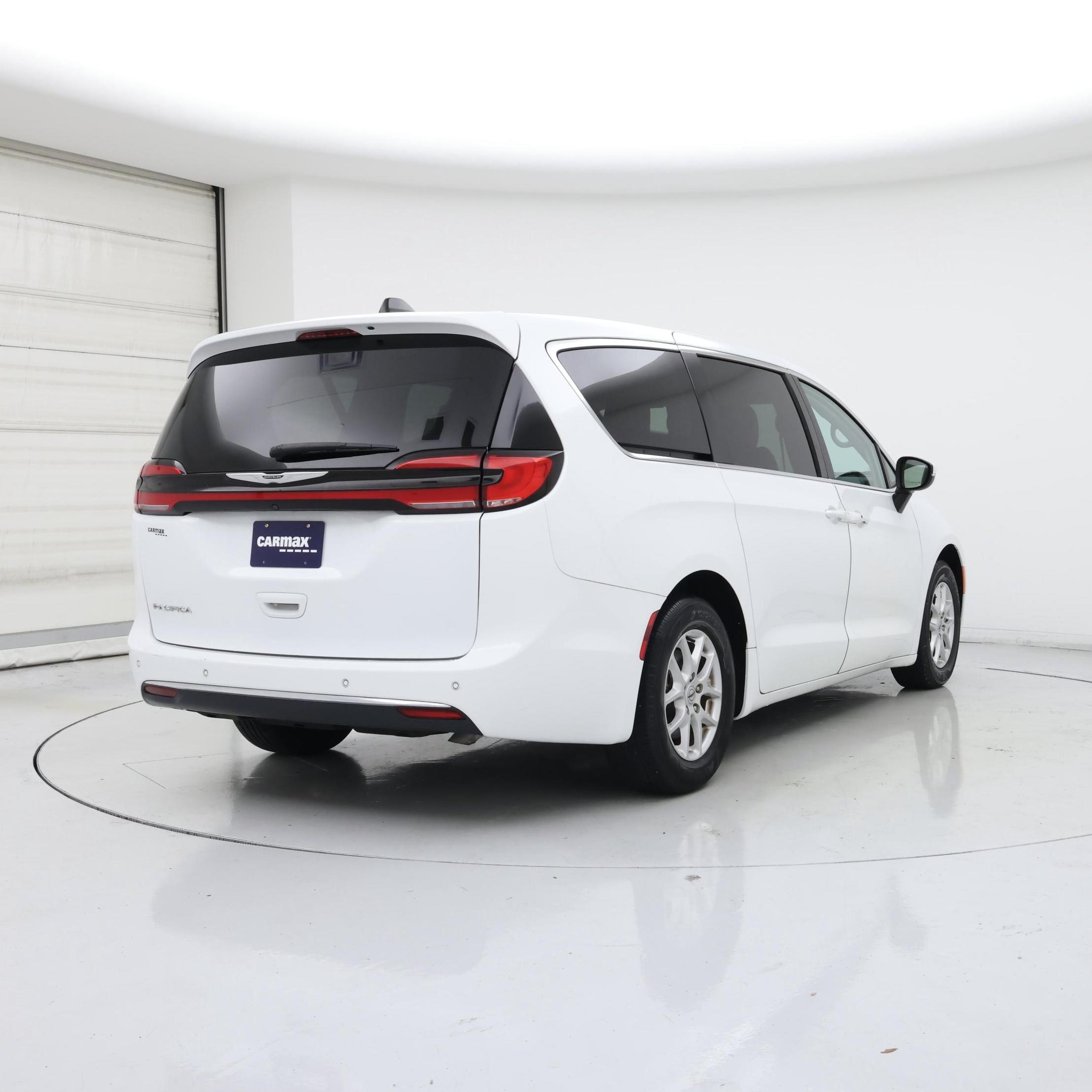 Thumbnail: 2023 Chrysler Pacifica - 8