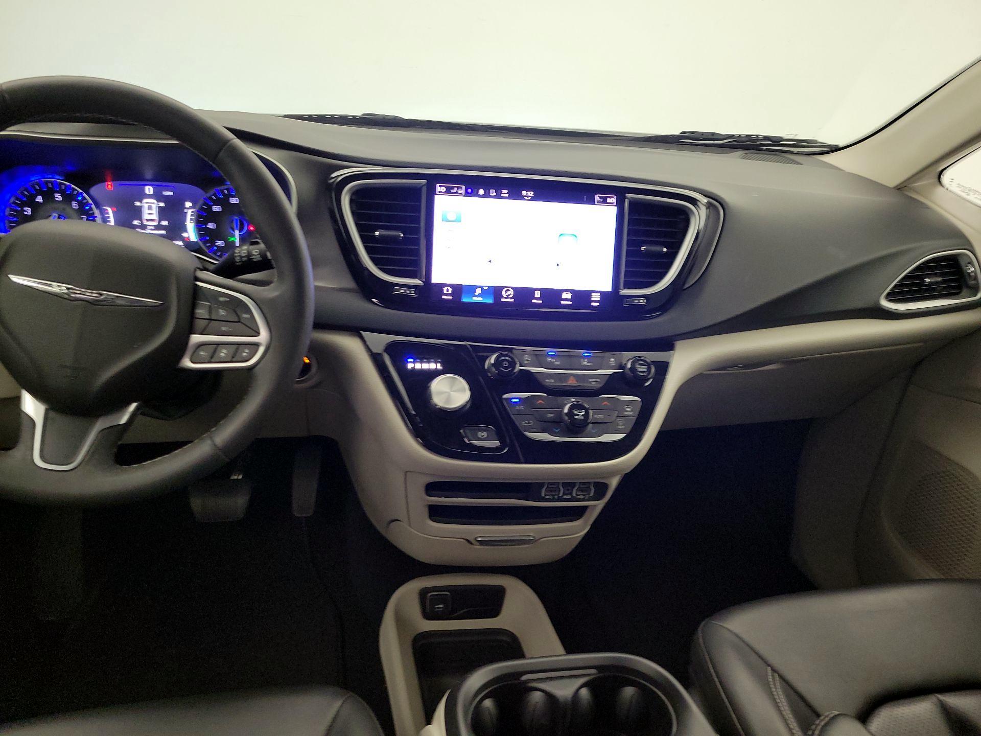 Thumbnail: 2023 Chrysler Pacifica - 9