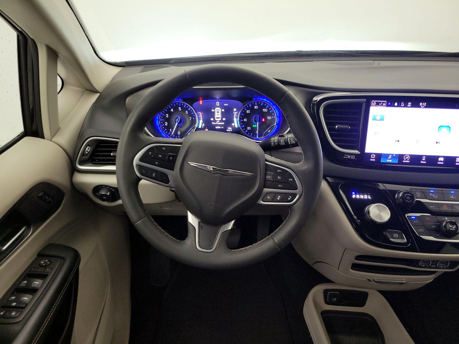 Thumbnail: 2023 Chrysler Pacifica - 10