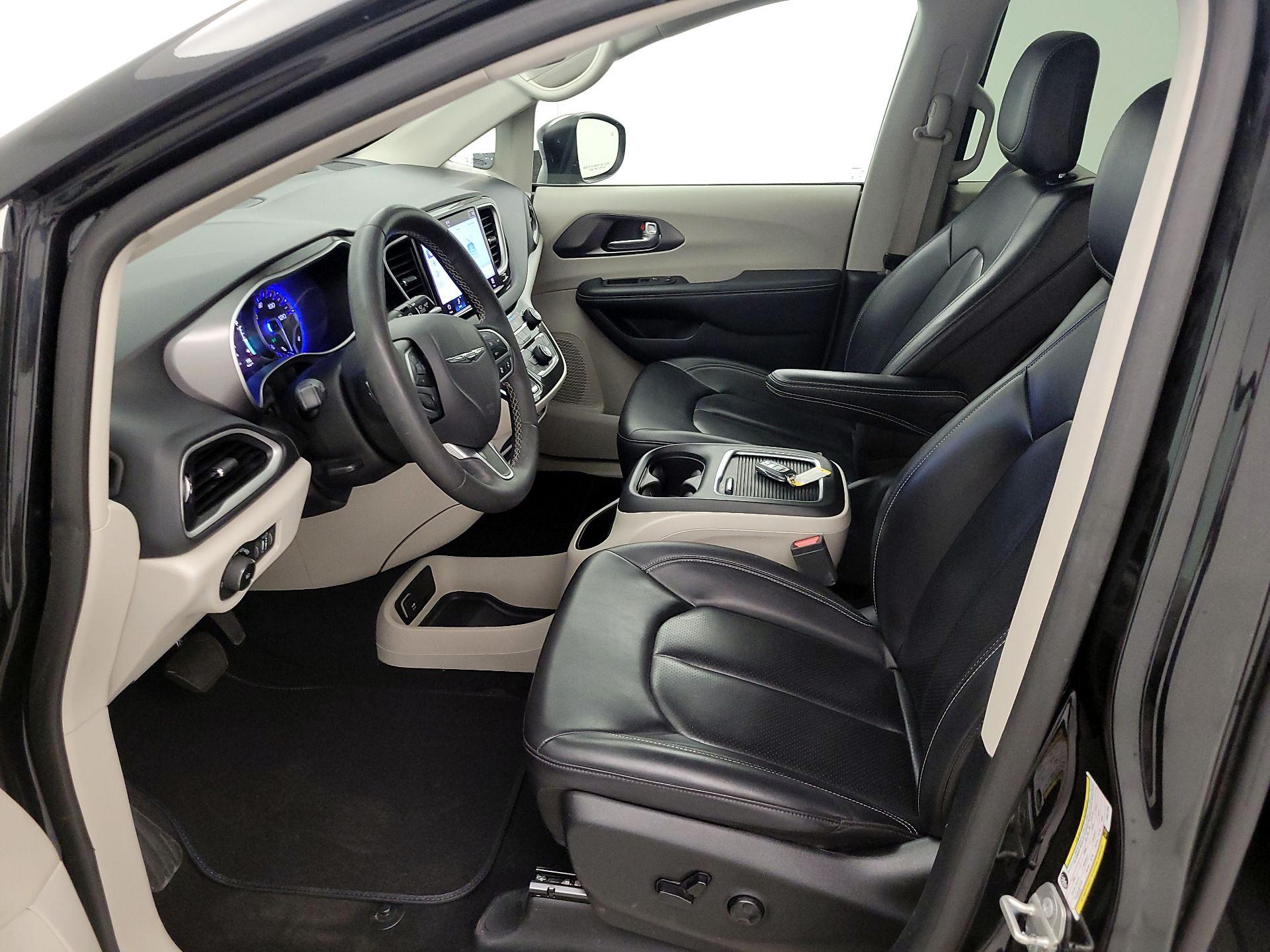 Thumbnail: 2023 Chrysler Pacifica - 11