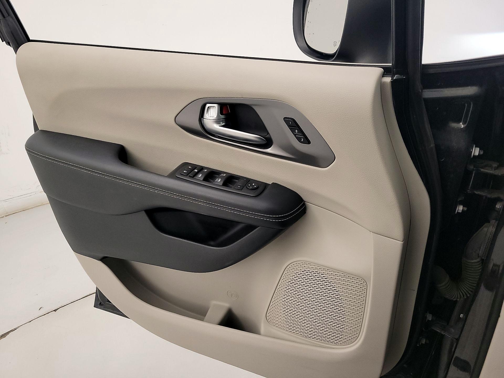Thumbnail: 2023 Chrysler Pacifica - 12