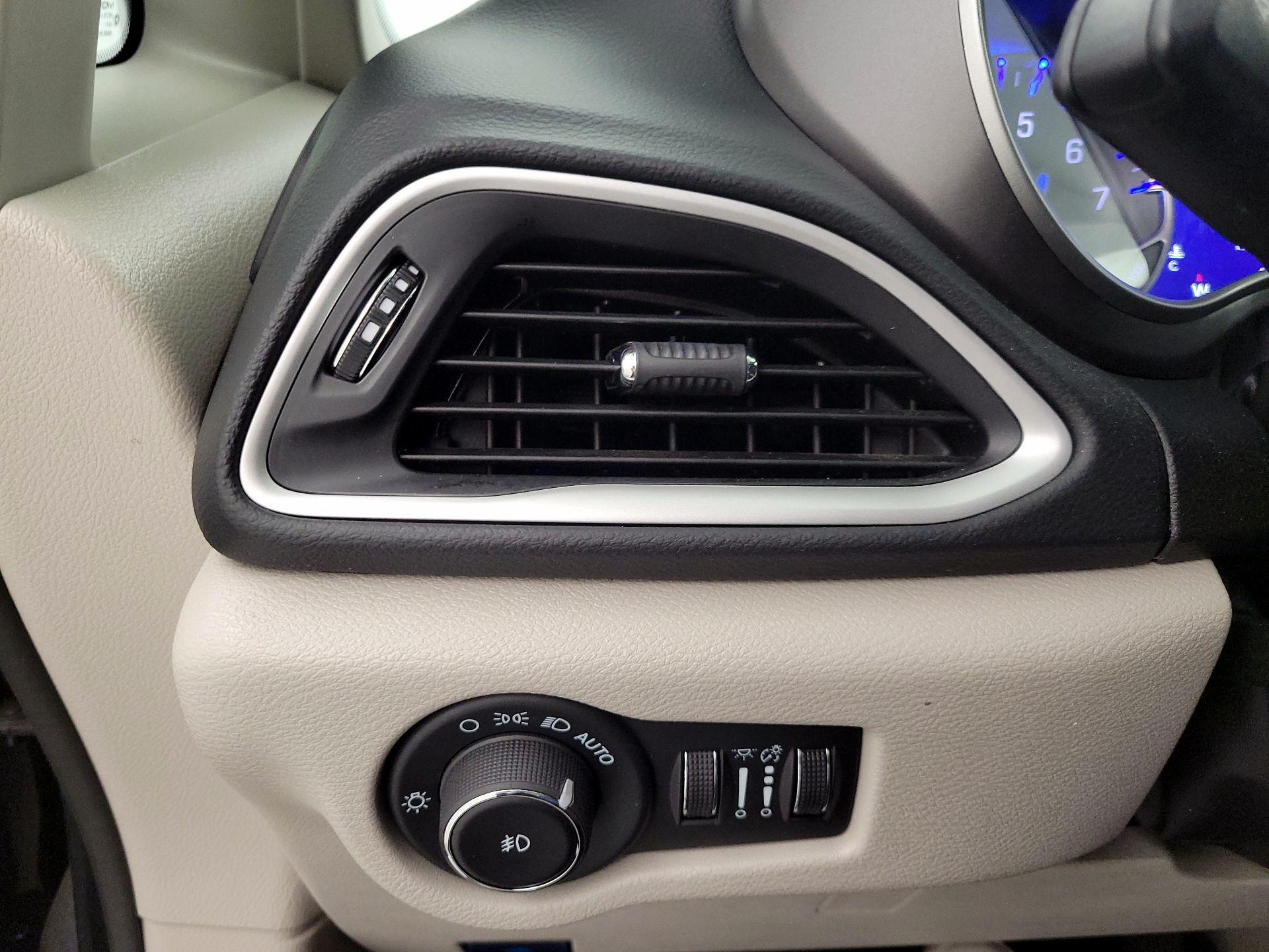 Thumbnail: 2023 Chrysler Pacifica - 13