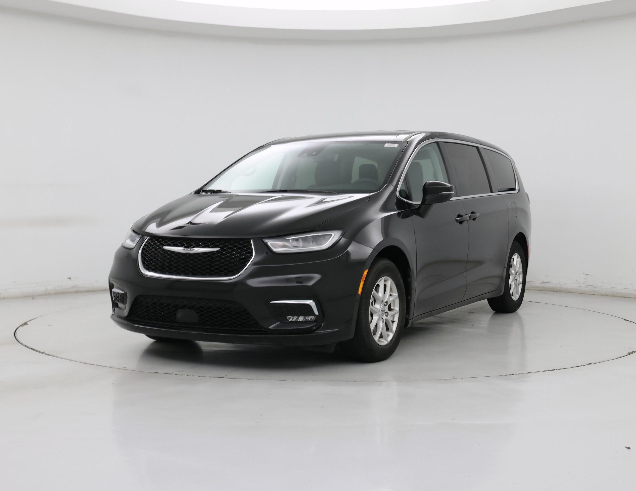 Thumbnail: 2023 Chrysler Pacifica - 4