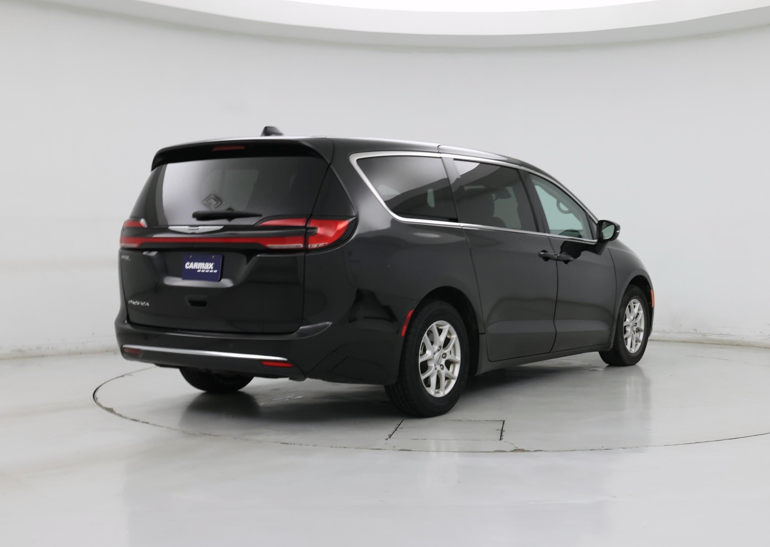 Thumbnail: 2023 Chrysler Pacifica - 8
