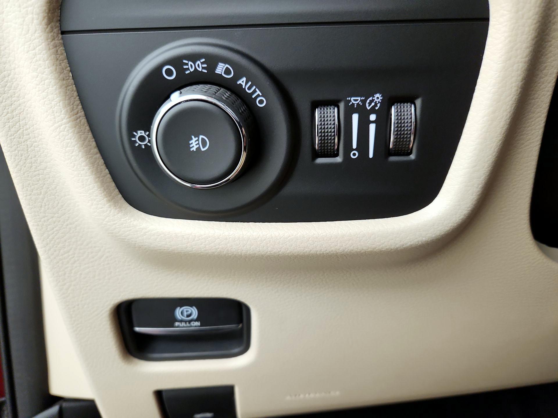 Thumbnail: 2023 Jeep Grand Cherokee - 13