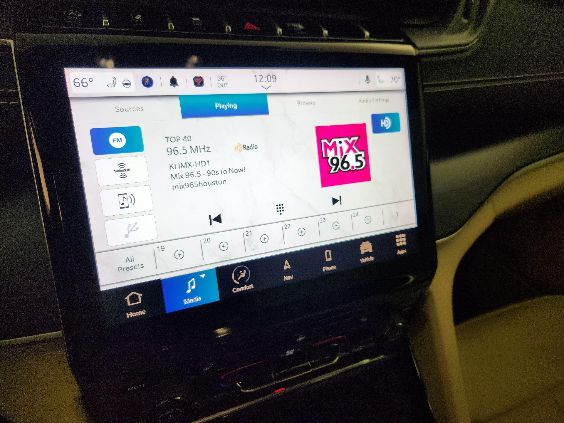 Thumbnail: 2023 Jeep Grand Cherokee - 16