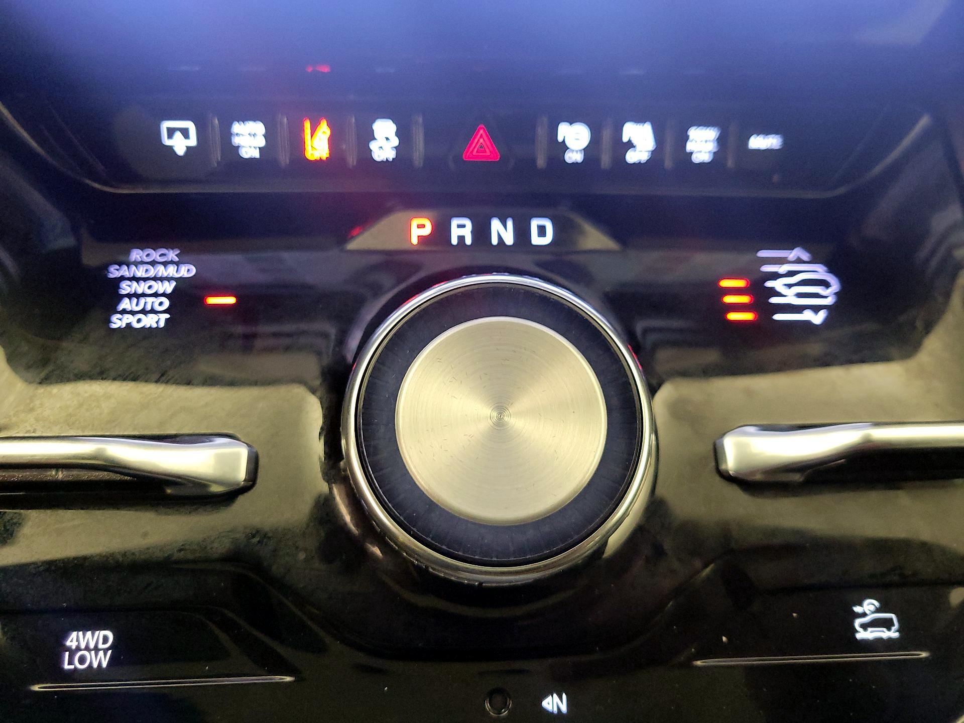 Thumbnail: 2023 Jeep Grand Wagoneer - 17