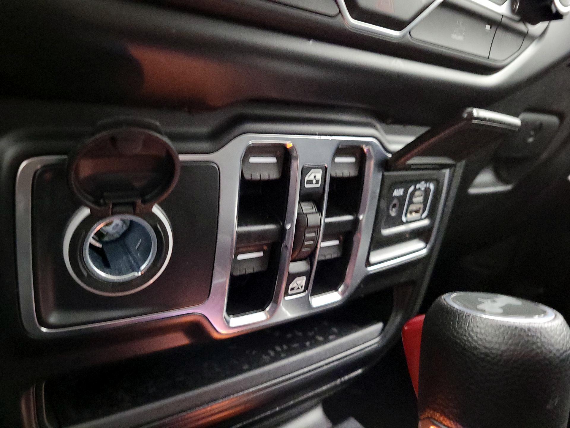 Thumbnail: 2022 Jeep Wrangler - 18