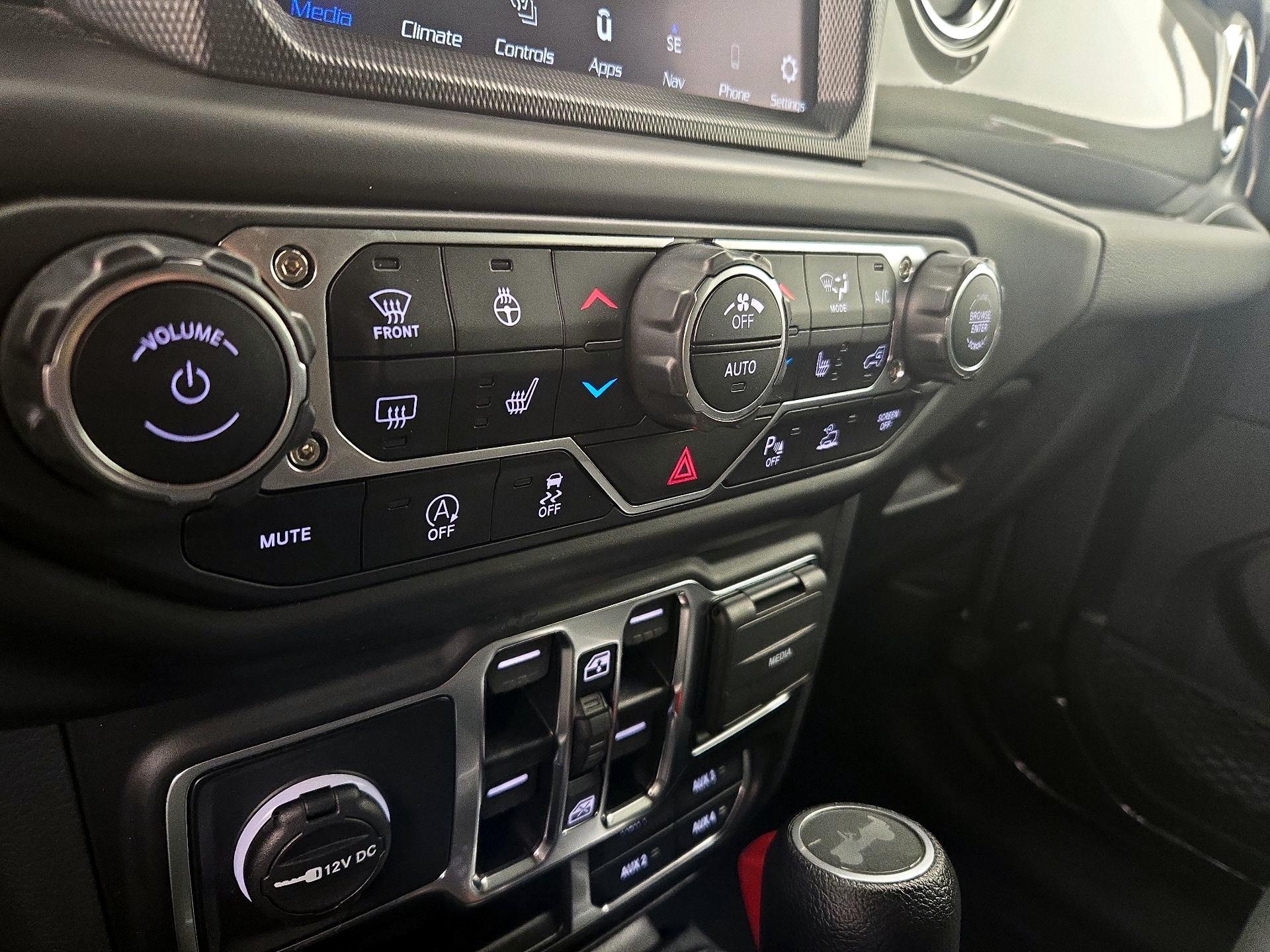 Thumbnail: 2022 Jeep Wrangler - 16
