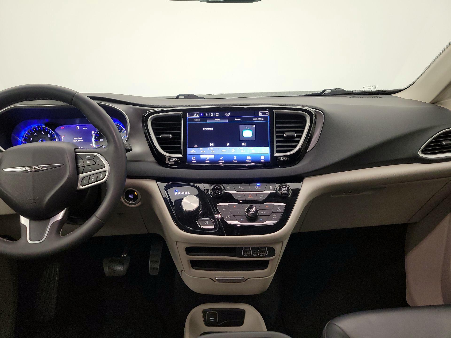 Thumbnail: 2023 Chrysler Pacifica - 9