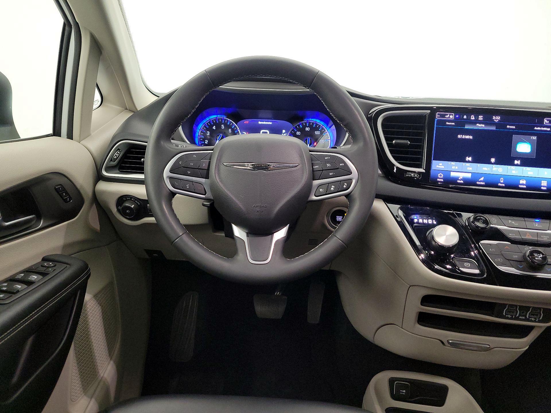 Thumbnail: 2023 Chrysler Pacifica - 10