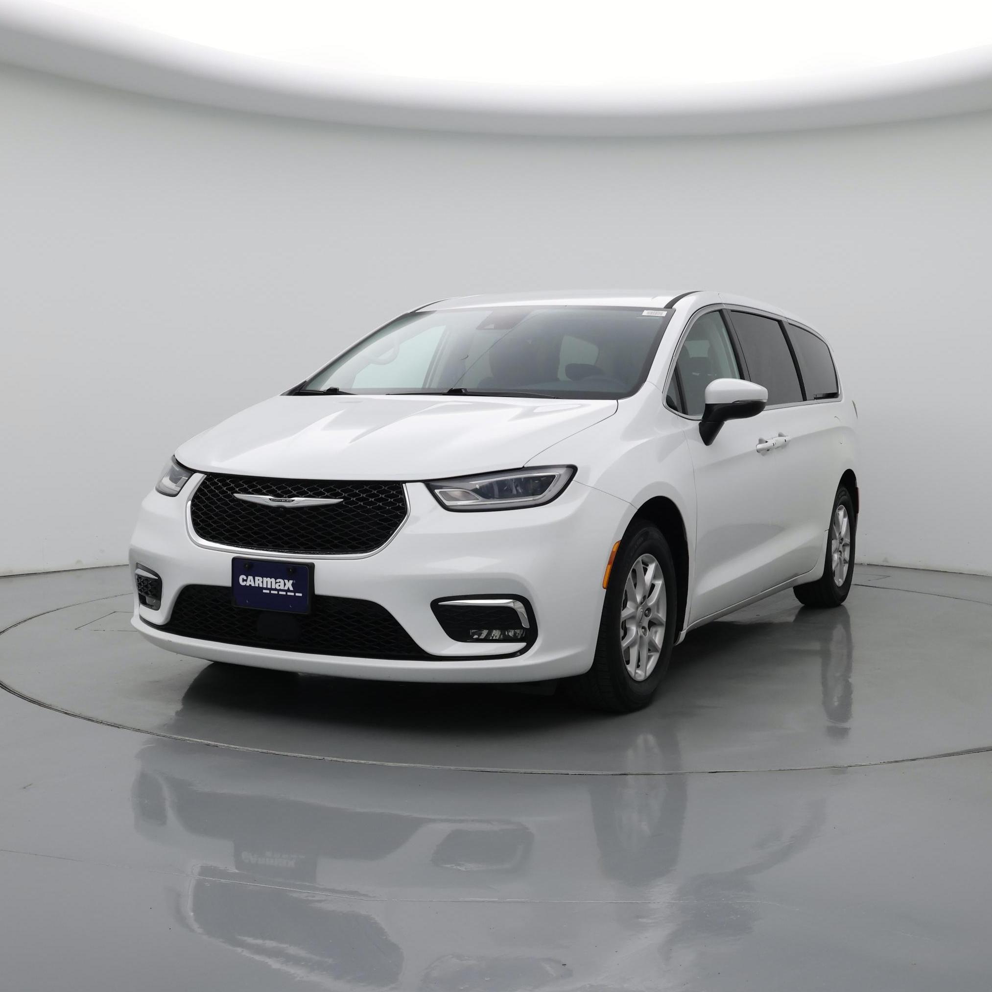 Thumbnail: 2023 Chrysler Pacifica - 4