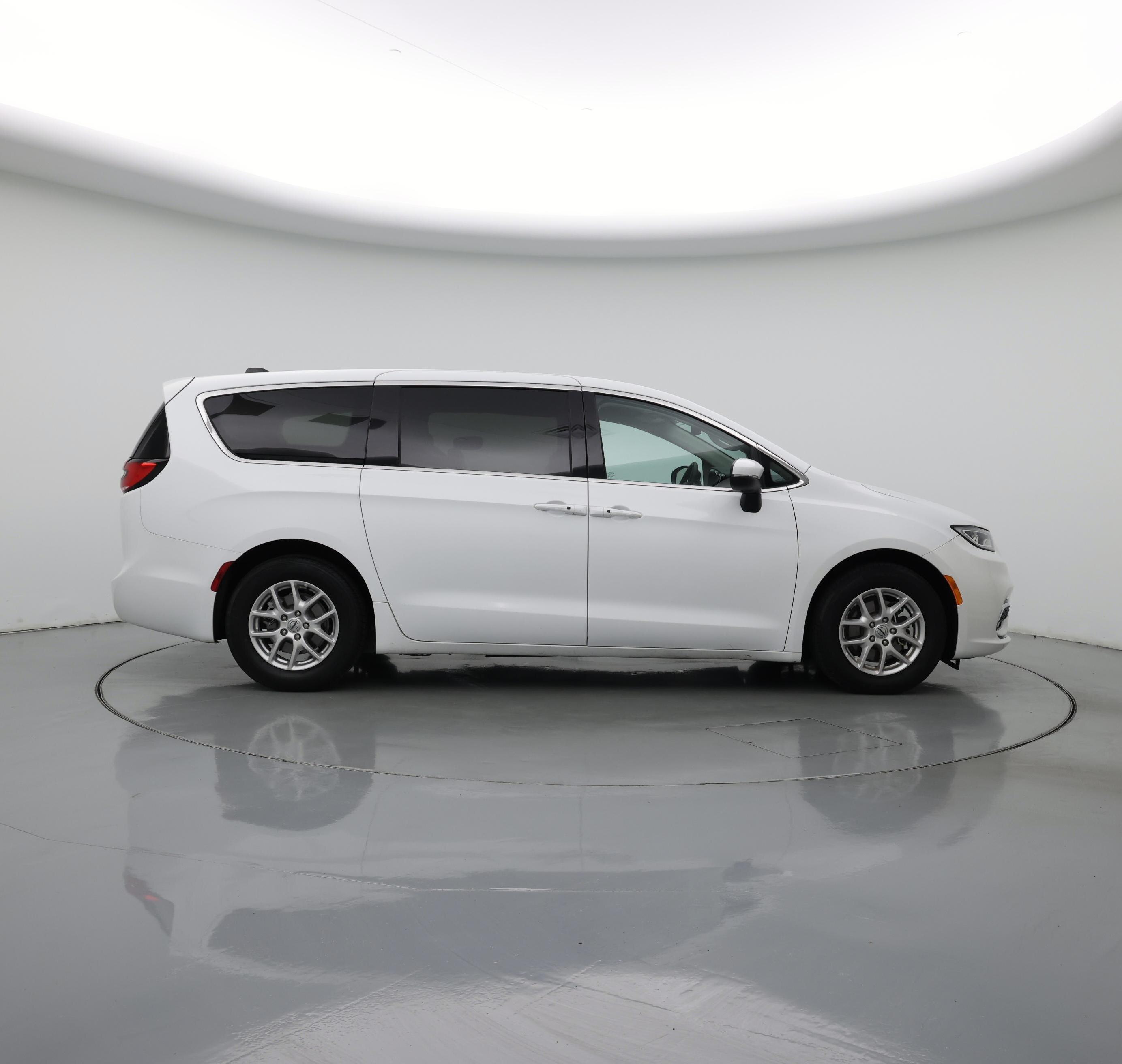 Thumbnail: 2023 Chrysler Pacifica - 7