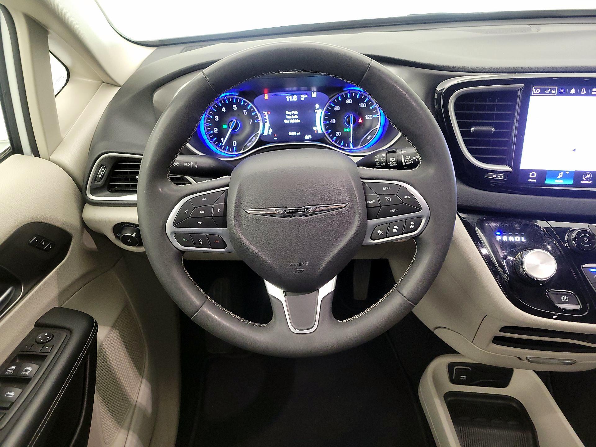Thumbnail: 2023 Chrysler Pacifica - 10
