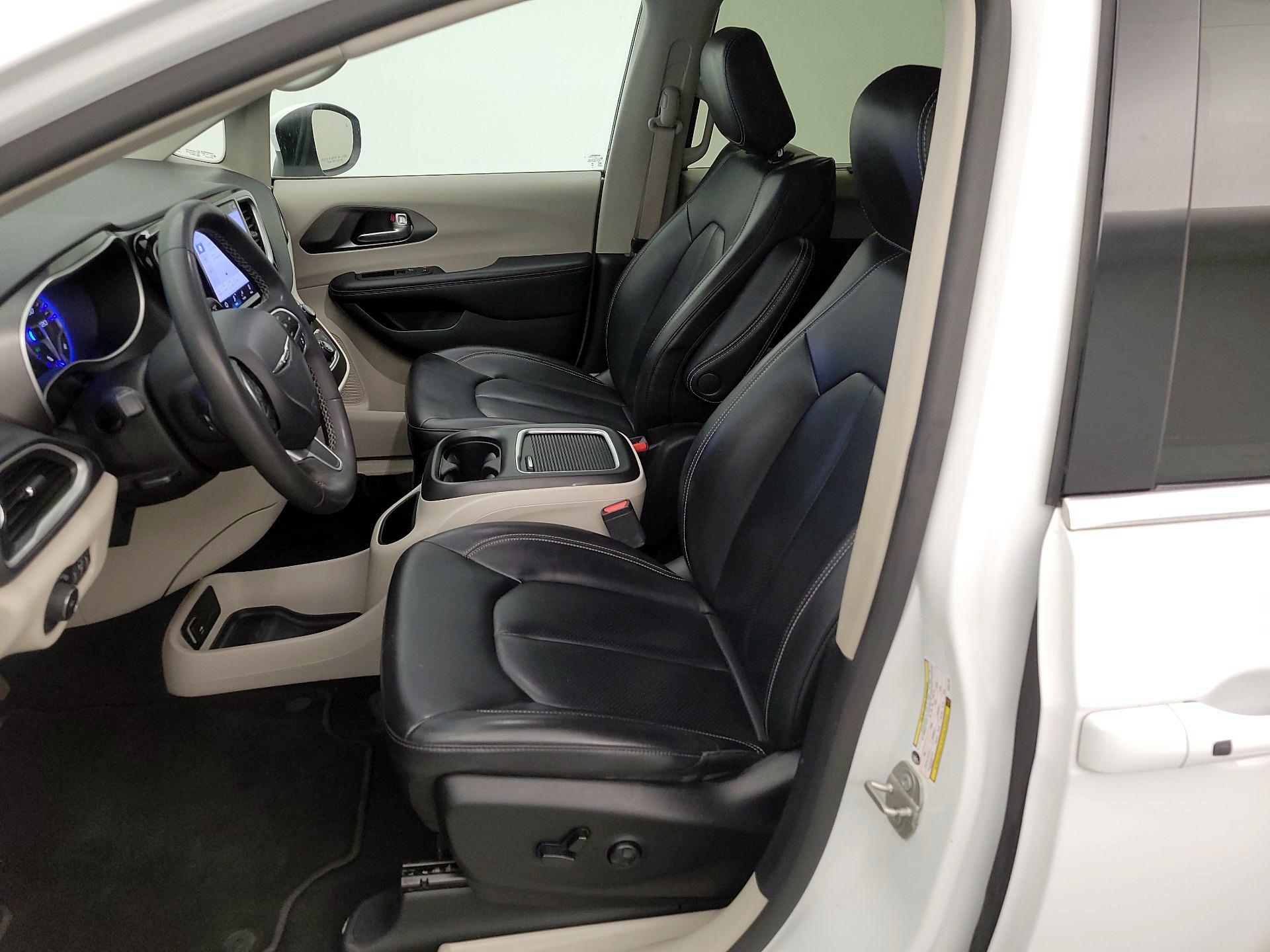 Thumbnail: 2023 Chrysler Pacifica - 11