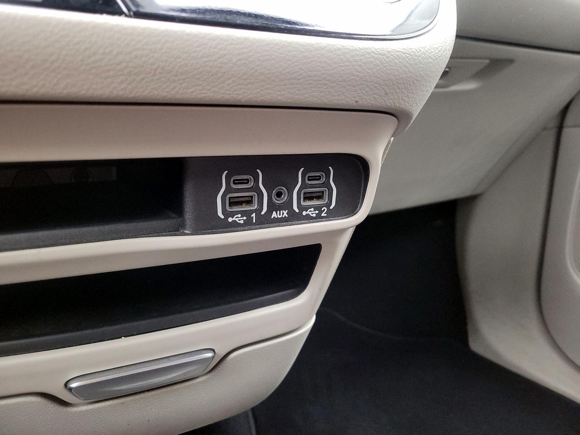 Thumbnail: 2023 Chrysler Pacifica - 18