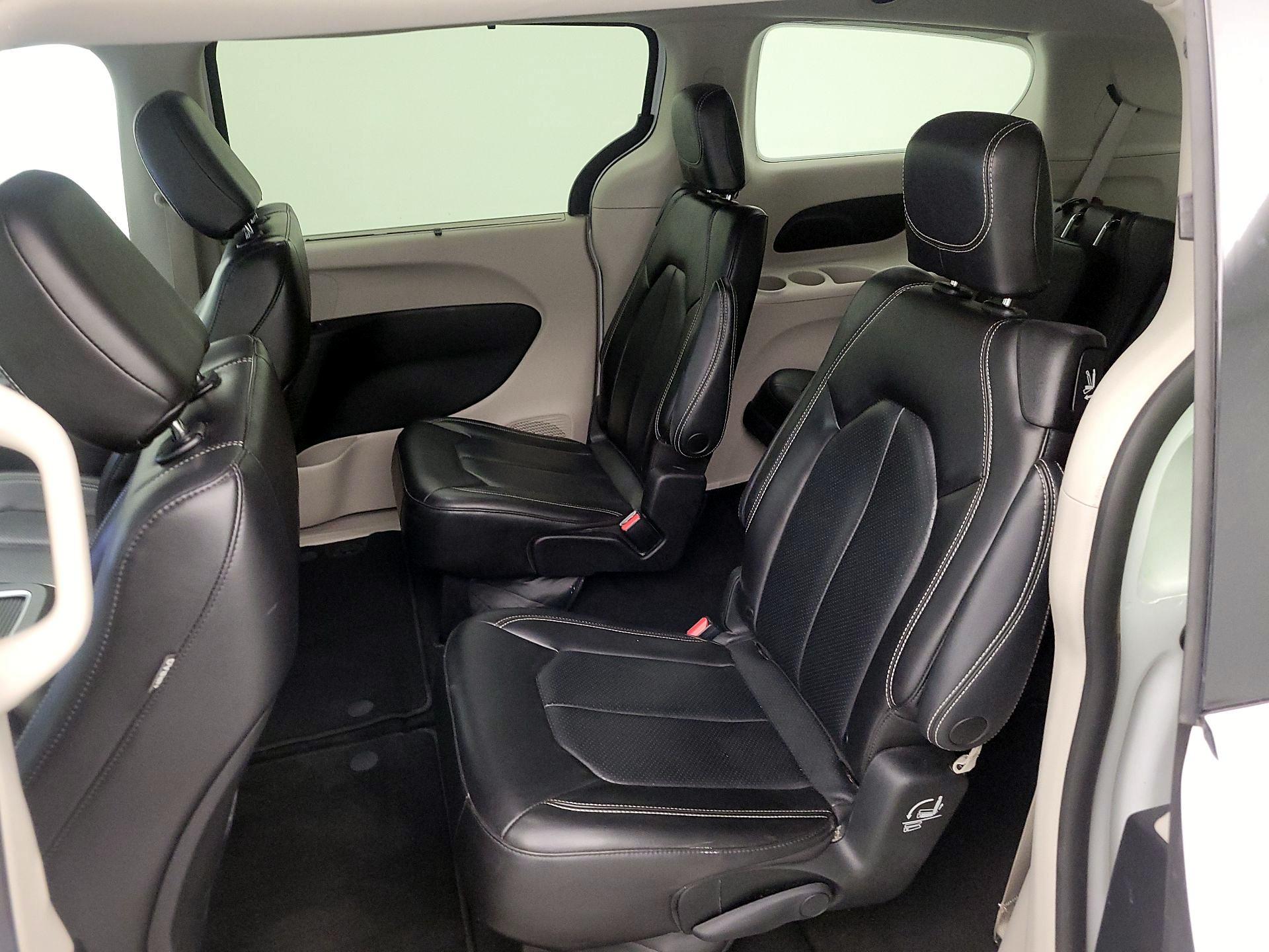 Thumbnail: 2023 Chrysler Pacifica - 19