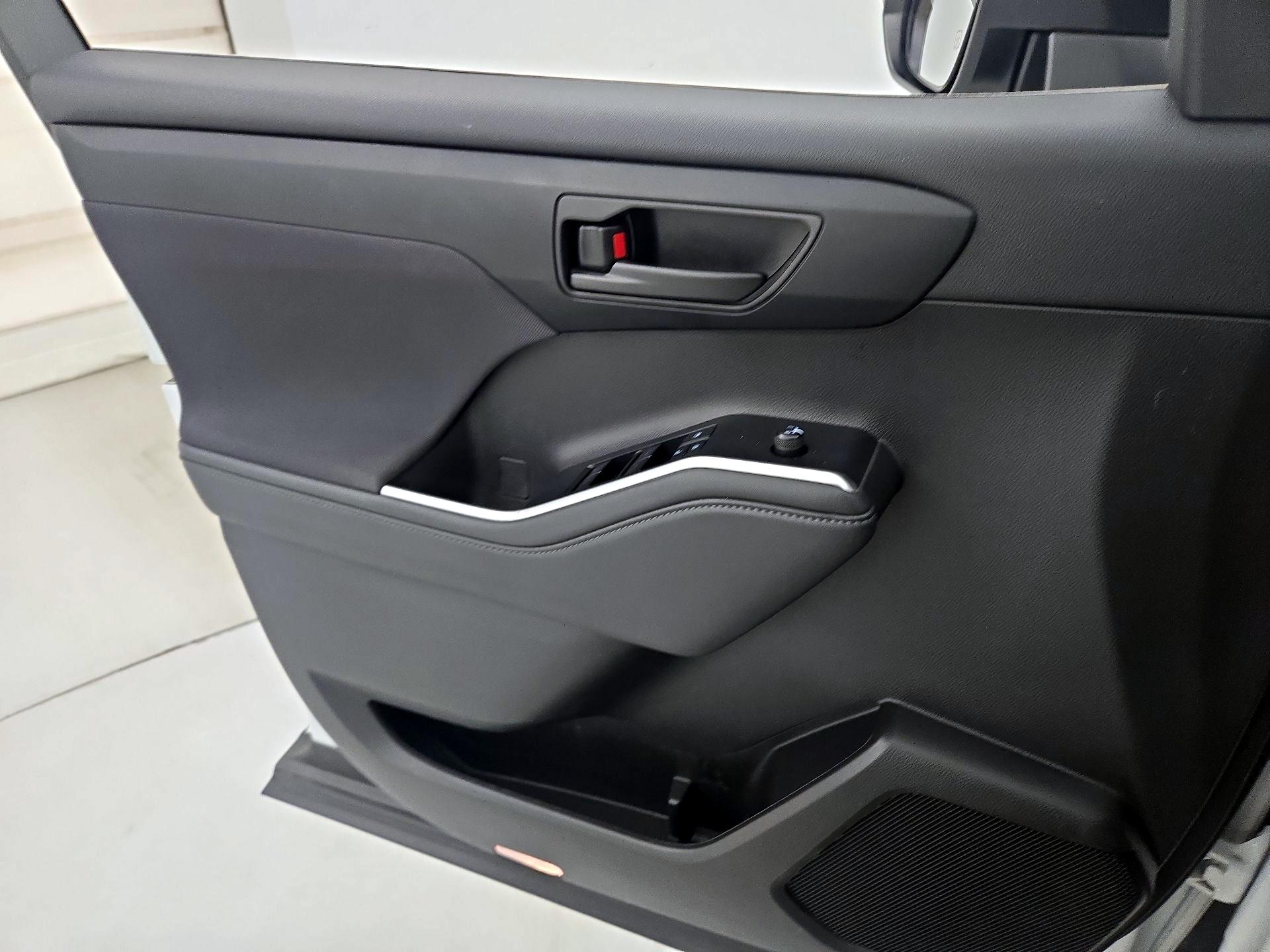 Thumbnail: 2022 Toyota Highlander - 12