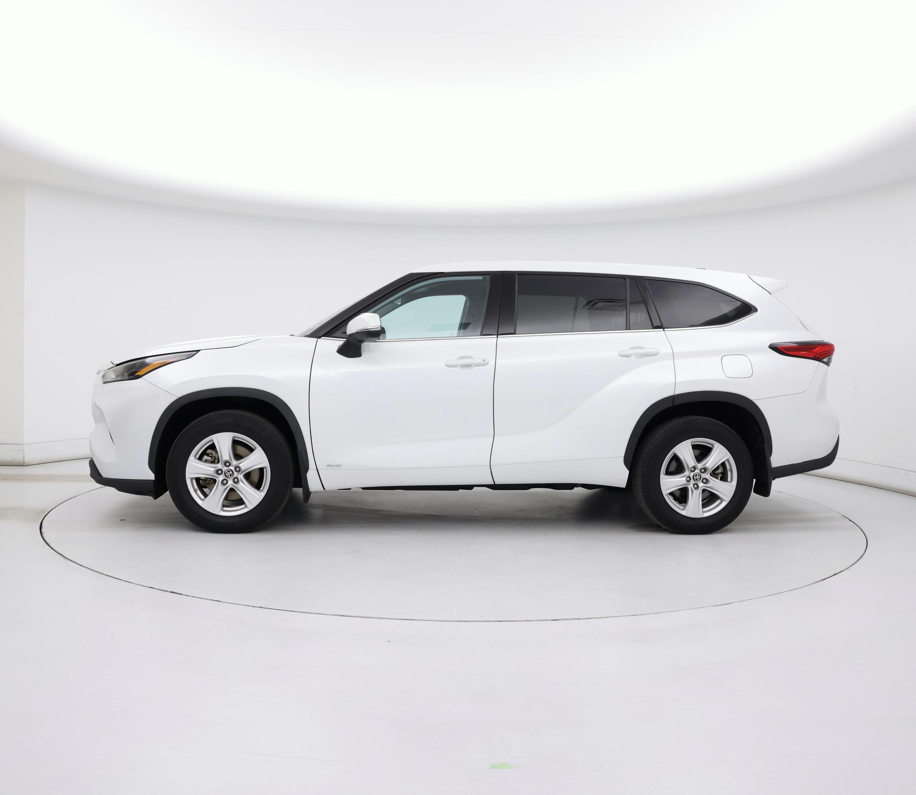 Thumbnail: 2022 Toyota Highlander - 3