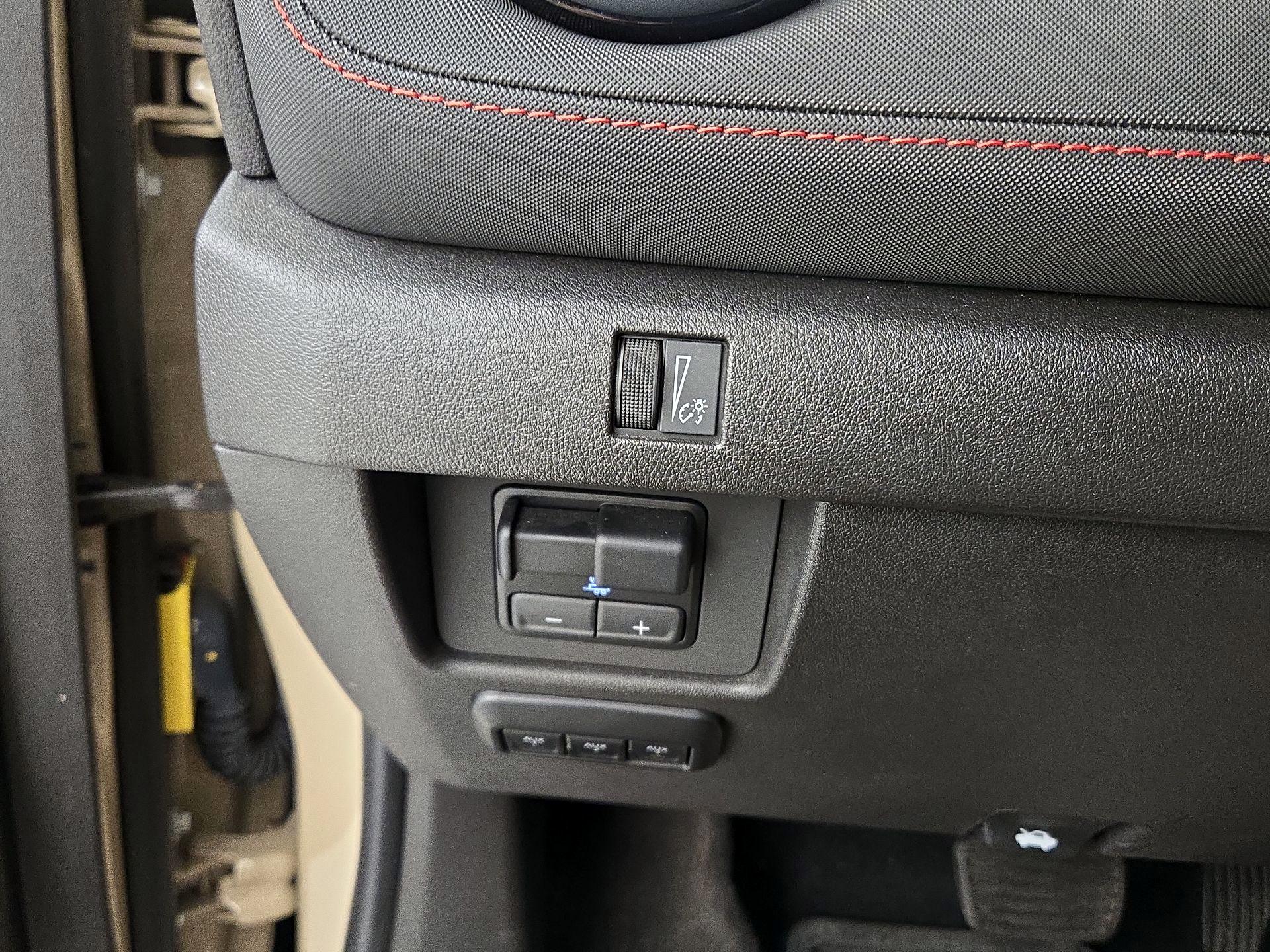 Thumbnail: 2023 Chevrolet Colorado - 13