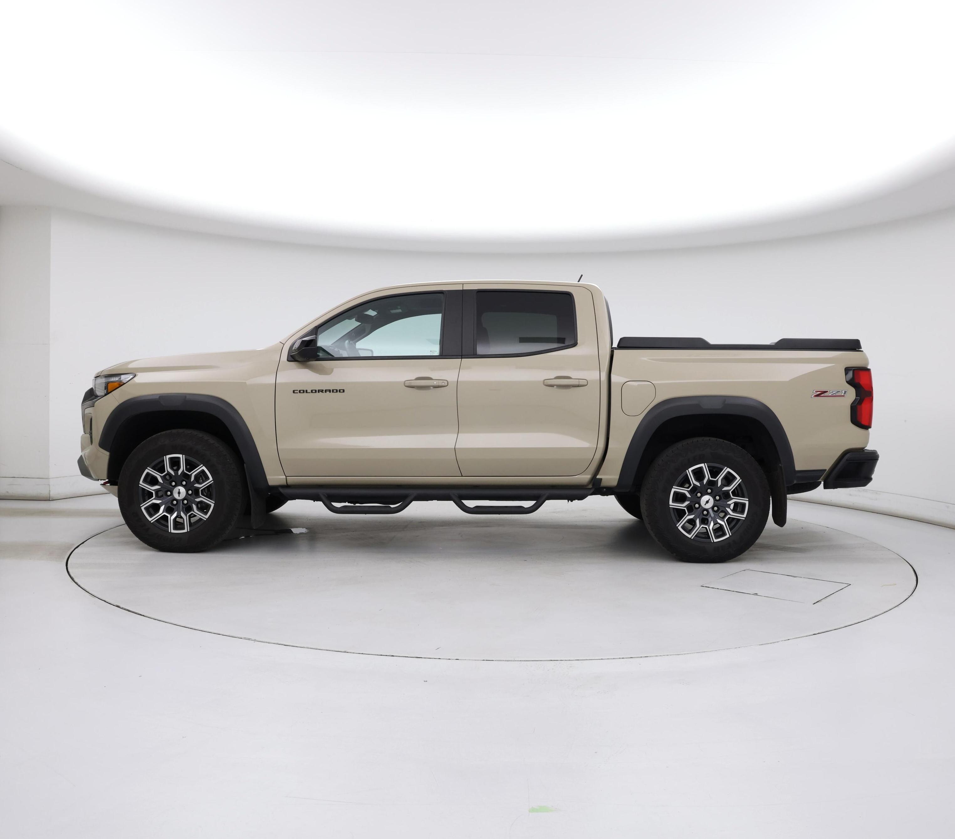 Thumbnail: 2023 Chevrolet Colorado - 3