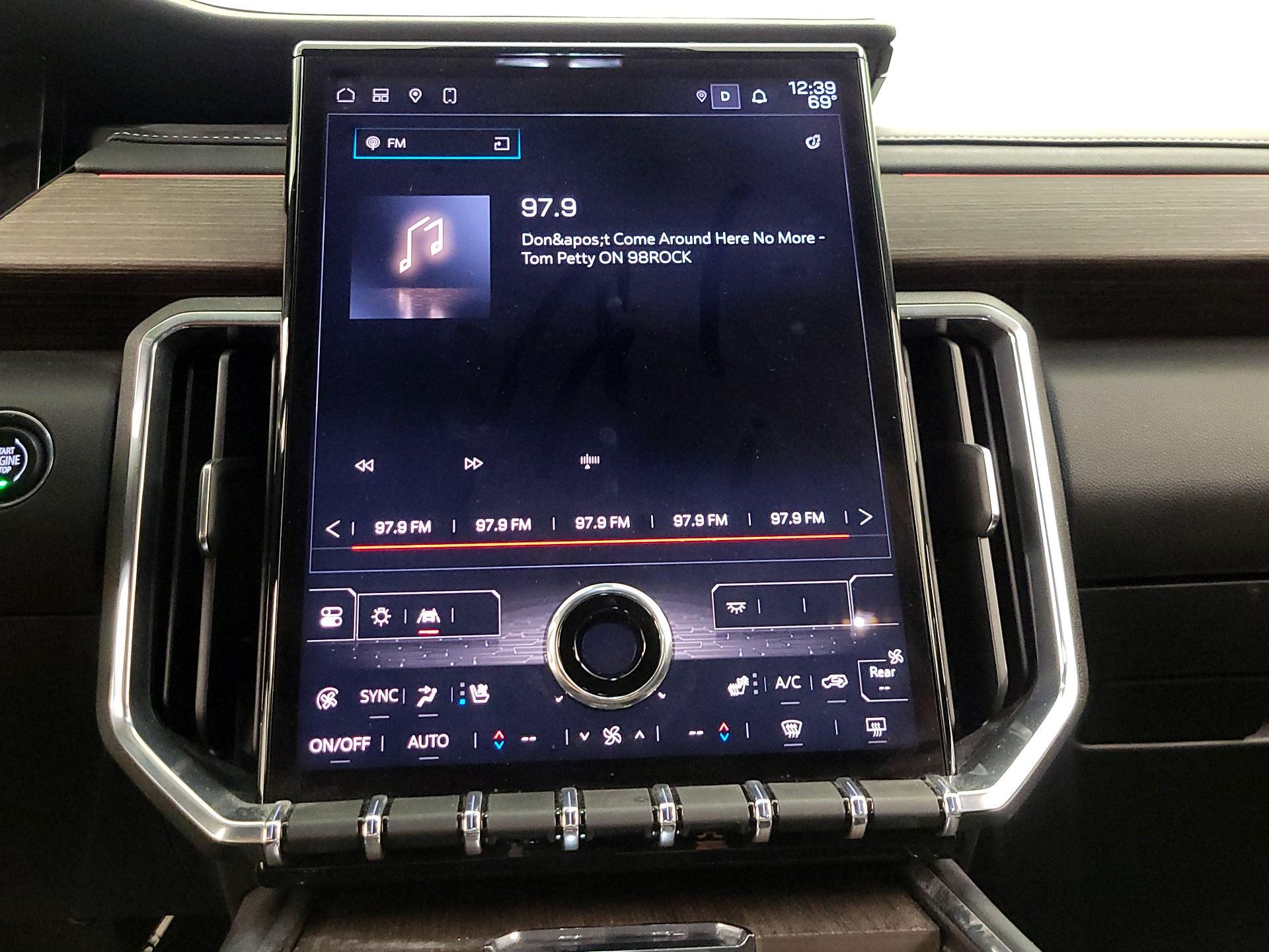 Thumbnail: 2024 GMC Acadia - 16