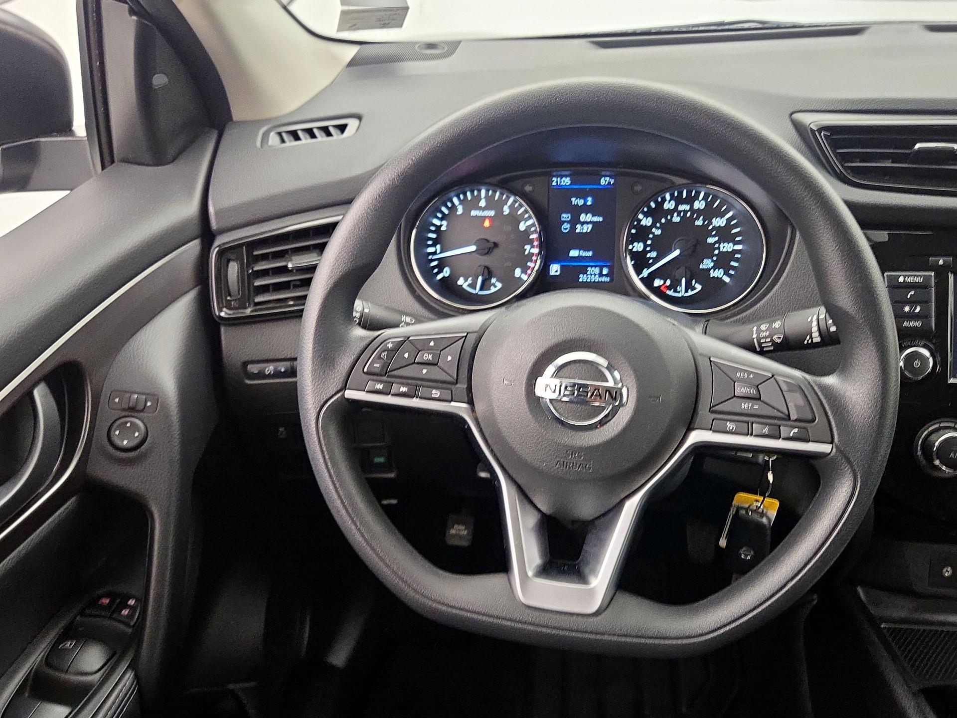 Thumbnail: 2021 Nissan Rogue Sport - 10