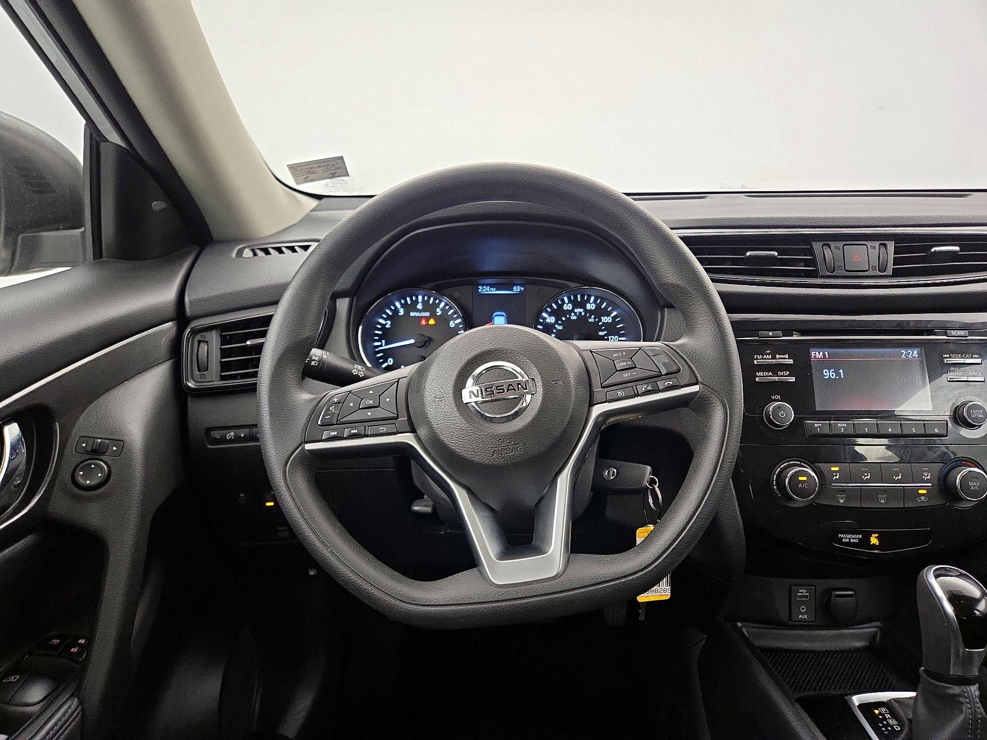 Thumbnail: 2017 Nissan Rogue - 10