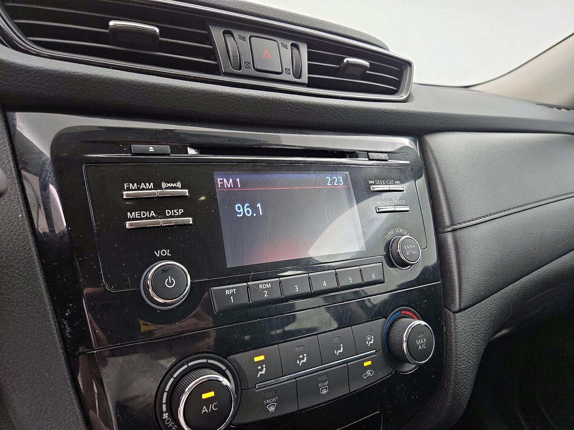 Thumbnail: 2017 Nissan Rogue - 15
