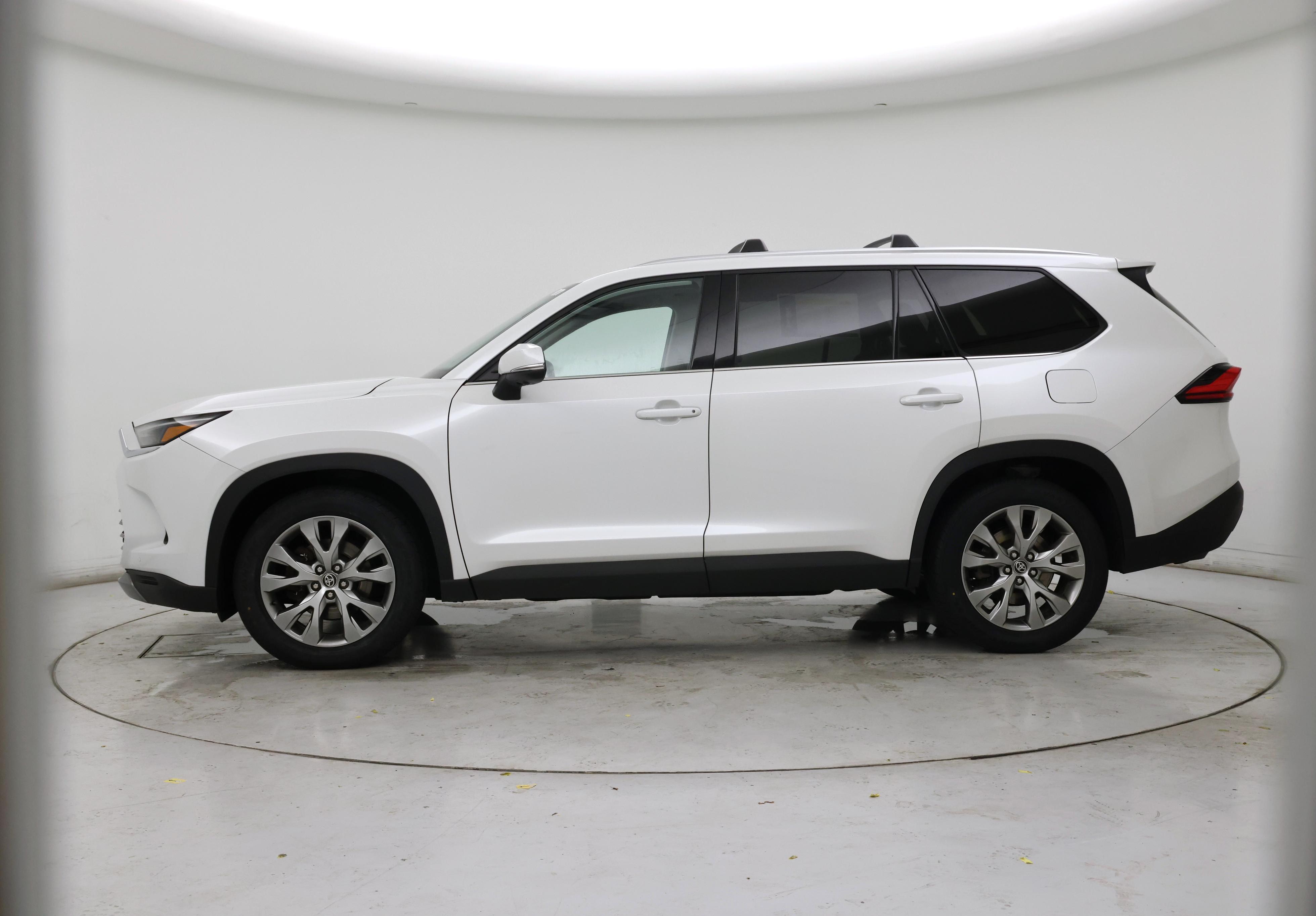 Thumbnail: 2024 Toyota Highlander - 3