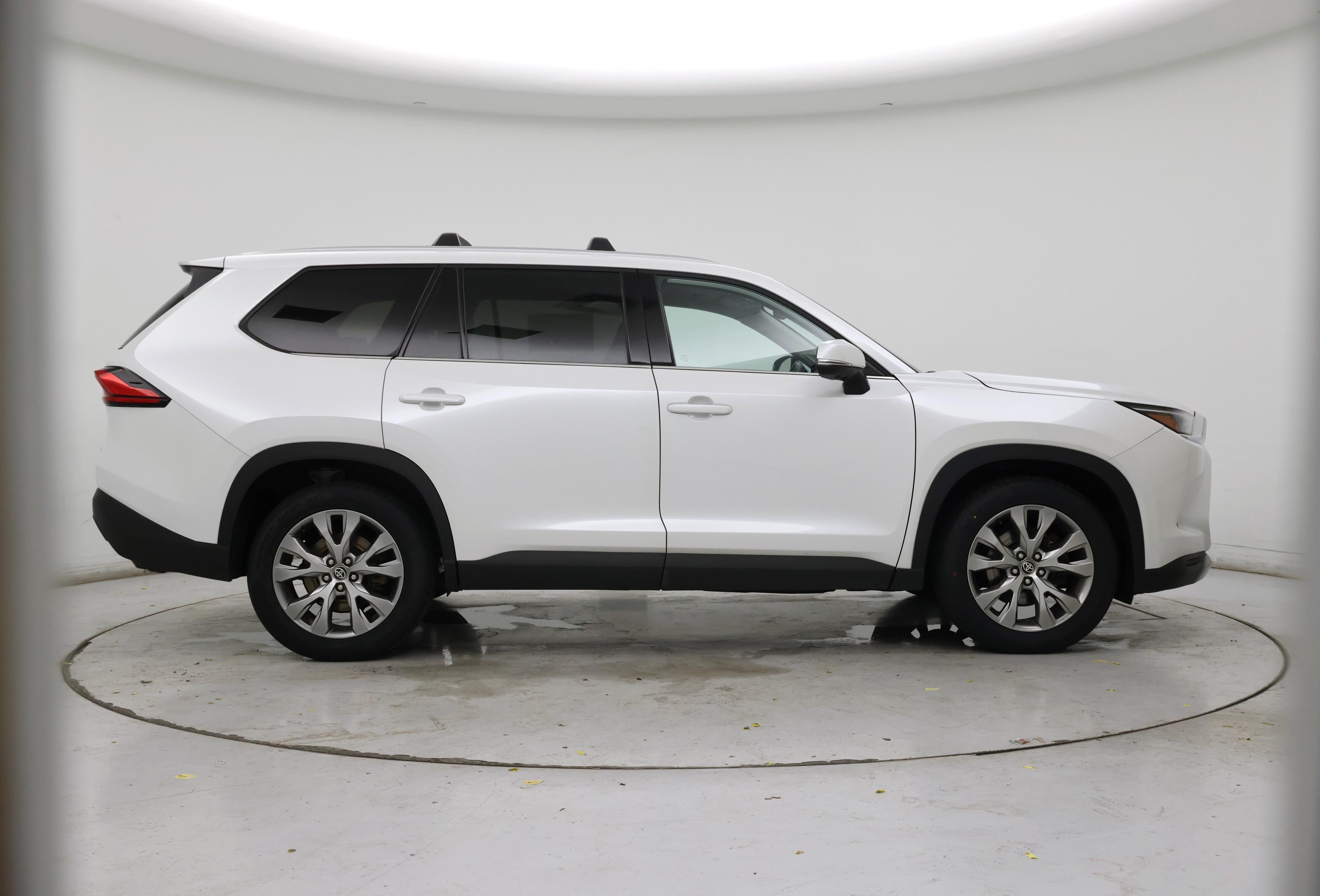 Thumbnail: 2024 Toyota Highlander - 7