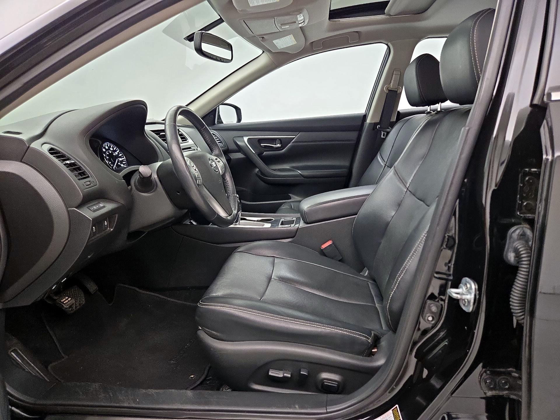 Thumbnail: 2016 Nissan Altima - 11