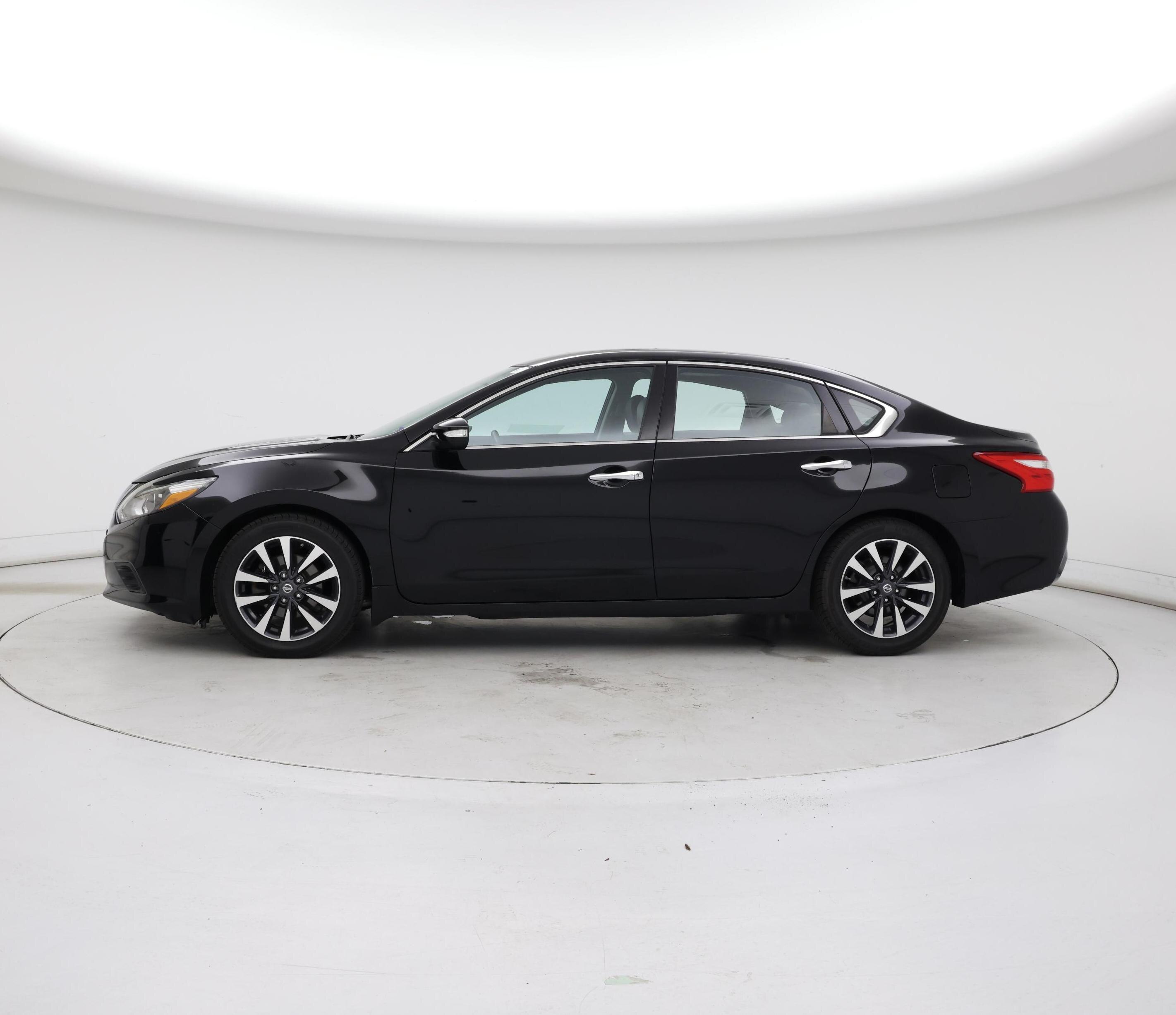 Thumbnail: 2016 Nissan Altima - 3