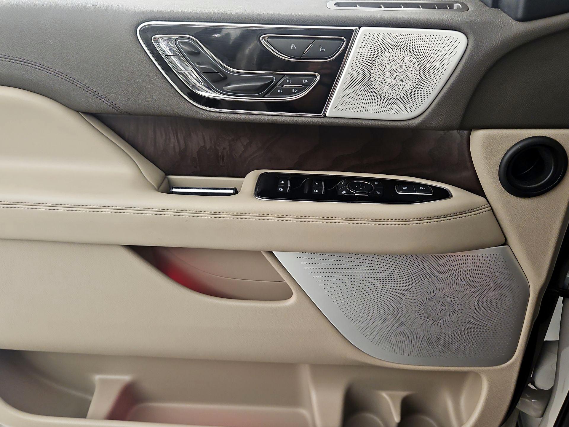 Thumbnail: 2024 Lincoln Navigator - 12