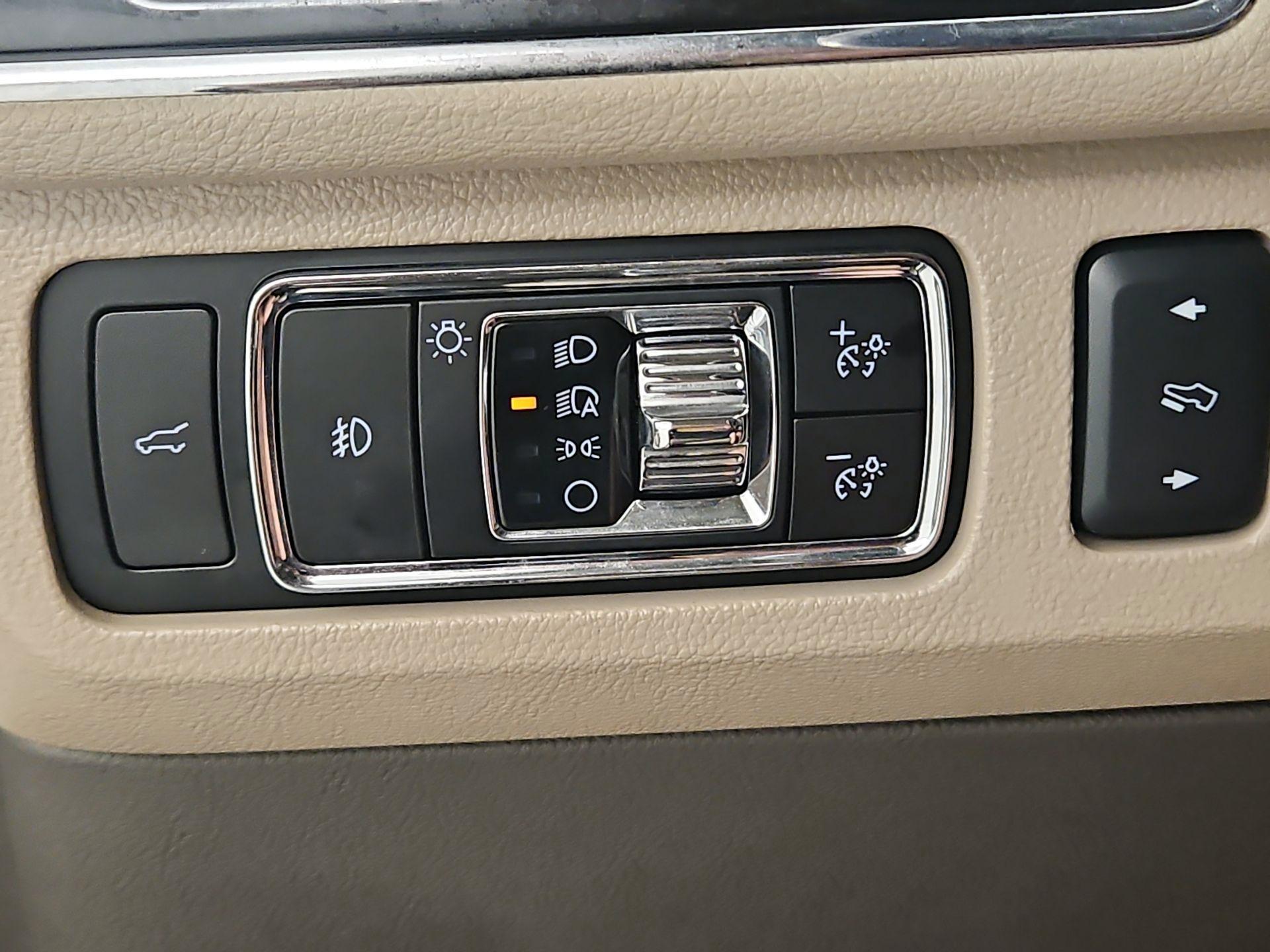 Thumbnail: 2024 Lincoln Navigator - 13