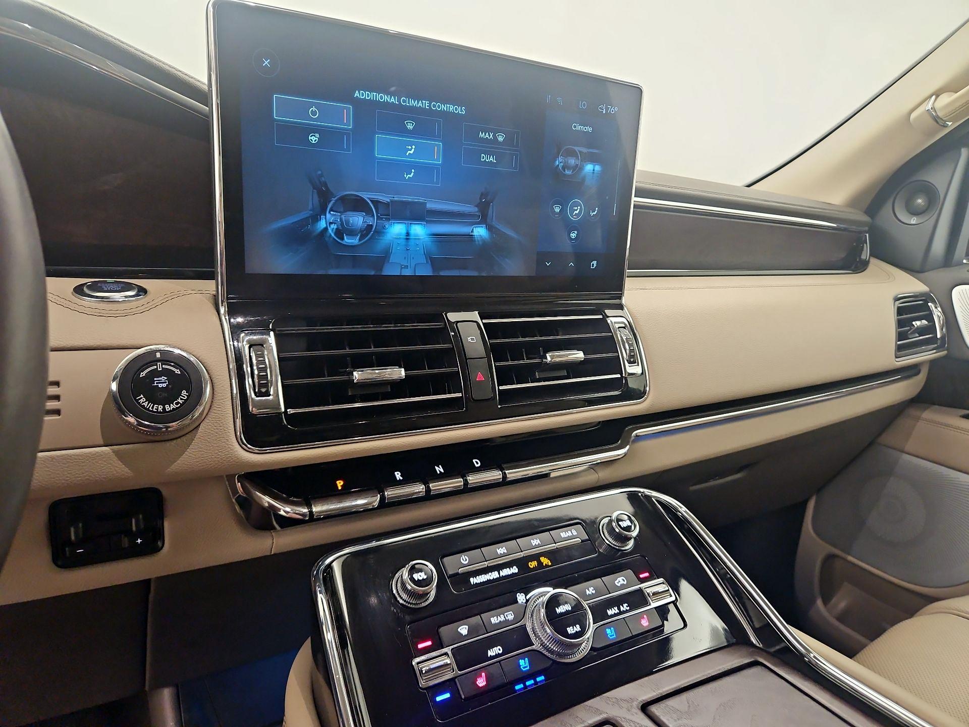 Thumbnail: 2024 Lincoln Navigator - 17