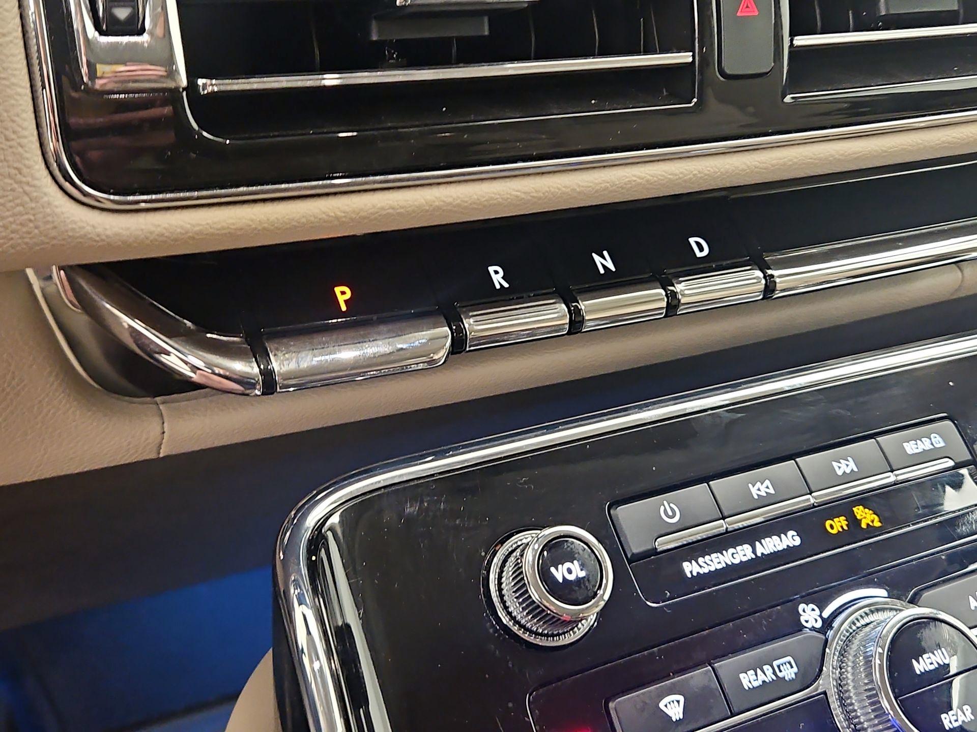 Thumbnail: 2024 Lincoln Navigator - 18
