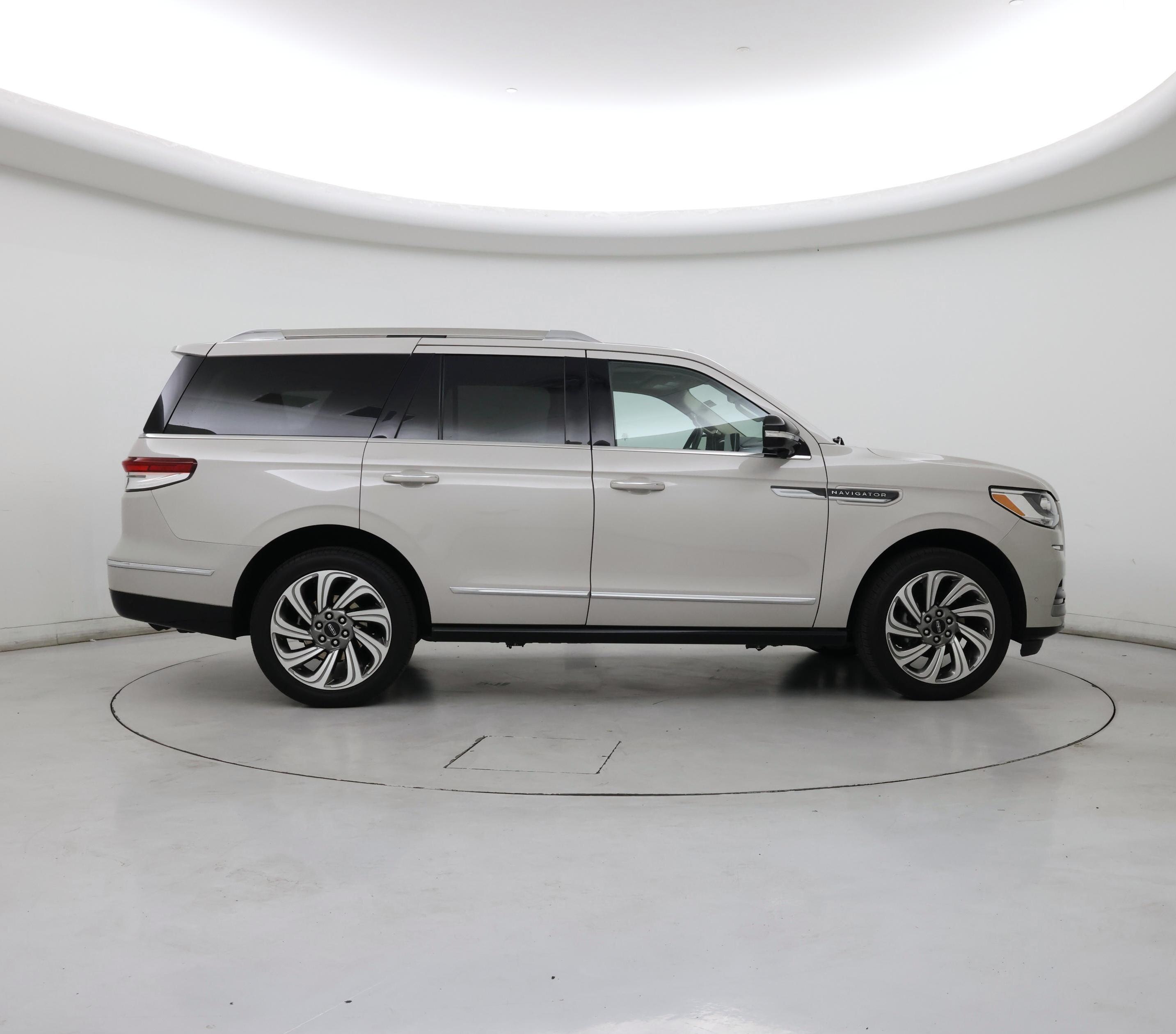 Thumbnail: 2024 Lincoln Navigator - 7